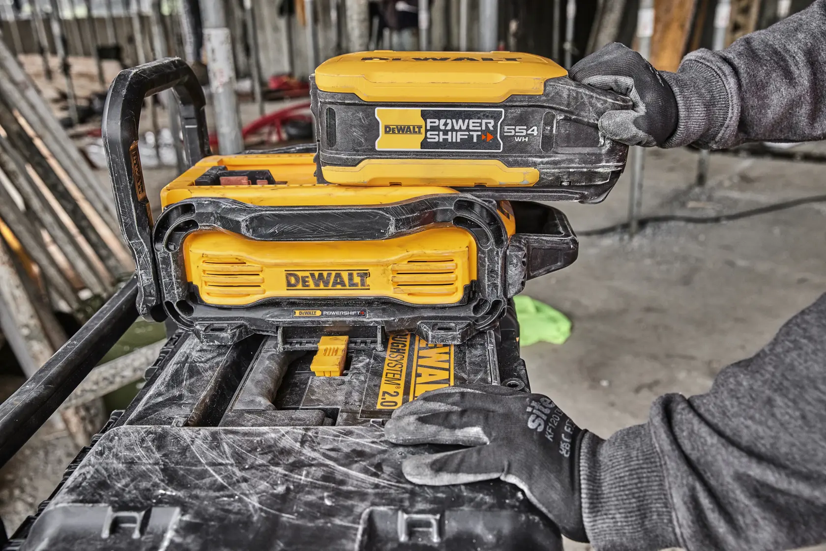 Зарядно устройство DEWALT® PowersHIFT™ 550W