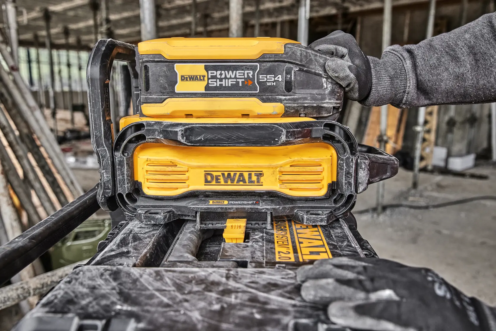Зарядно устройство DEWALT® PowersHIFT™ 550W