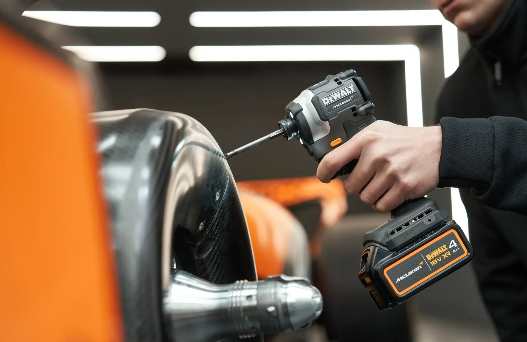 DEWALT® x McLaren F1 Team 18V XR безчетков ударен винтоверт - 1 x 4AH