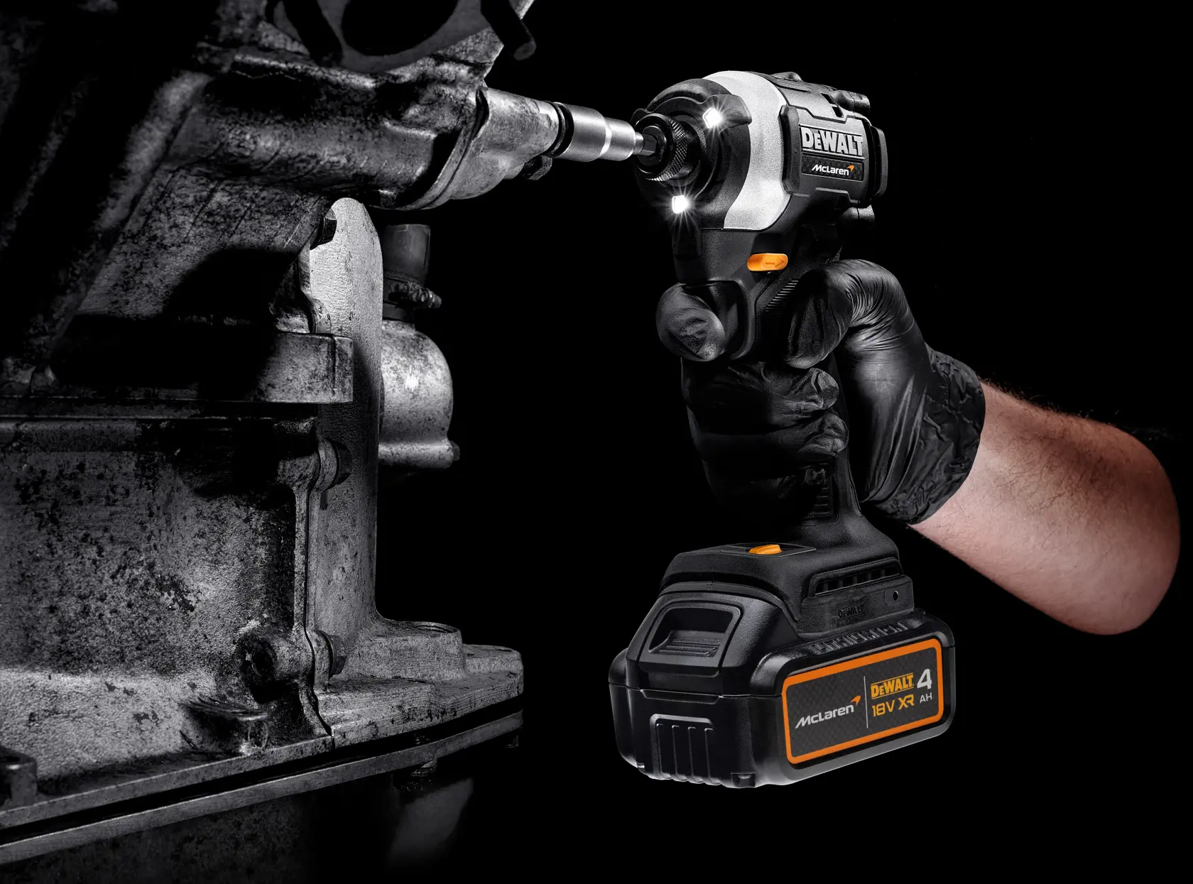 DEWALT® x McLaren F1 Team 18V XR безчетков ударен винтоверт - 2 x 4AH
