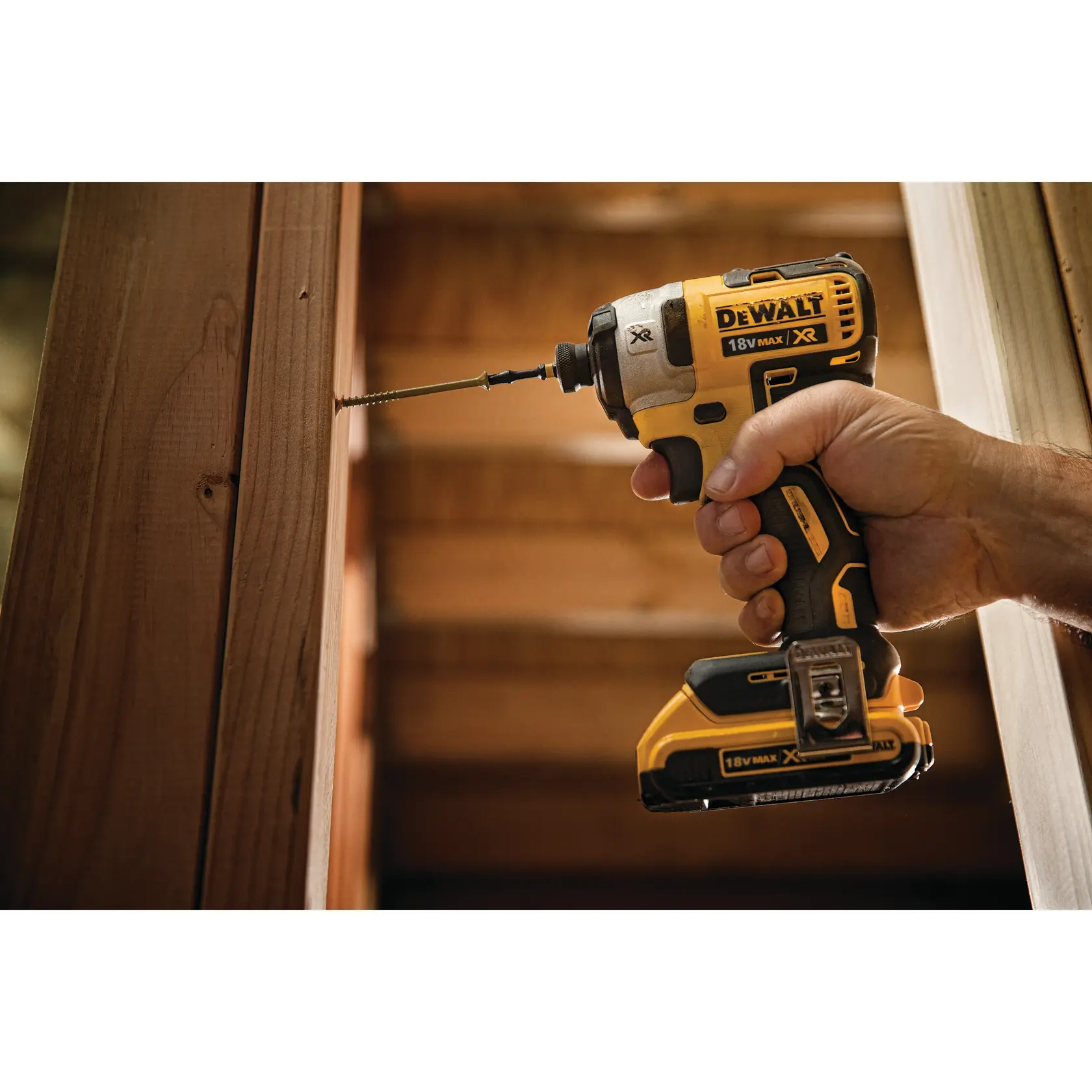 Безчетков ударен винтоверт DEWALT® 18V XR - 2 X 2Ah