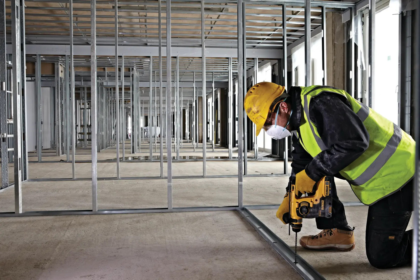 DEWALT® 18V XR 24mm SDS-Plus перфоратор (само инструмент)