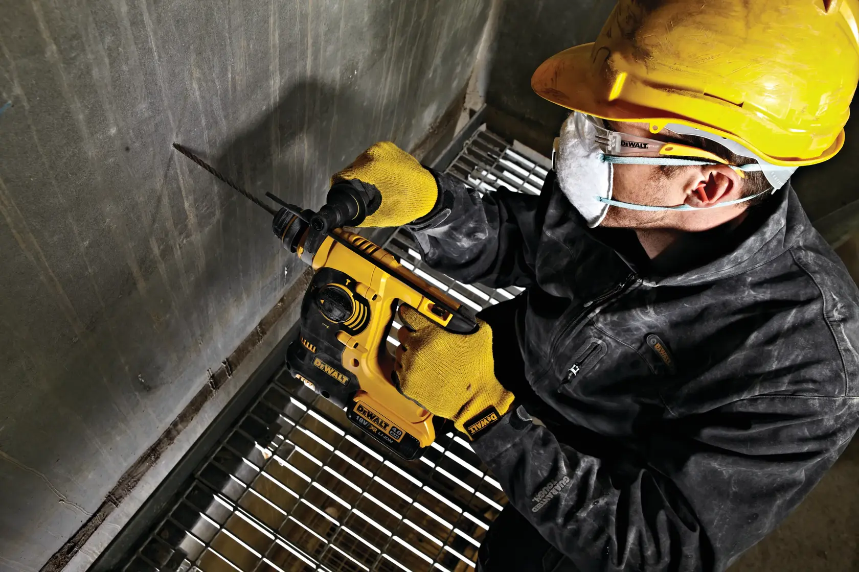 DEWALT® 18V XR 24mm SDS-Plus перфоратор (само инструмент)