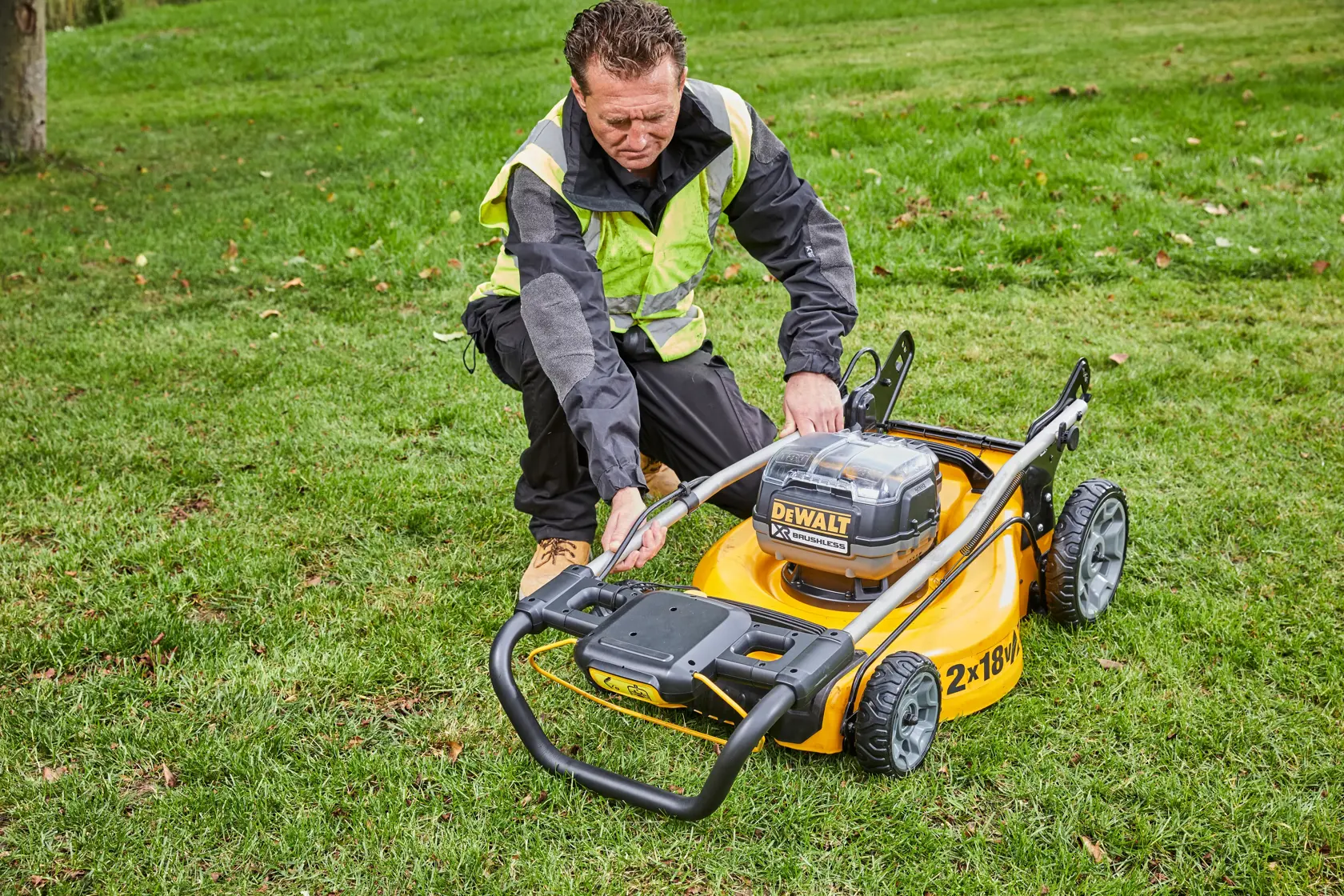 DEWALT® 2 x 18V XR Безчеткова косачка - само тяло