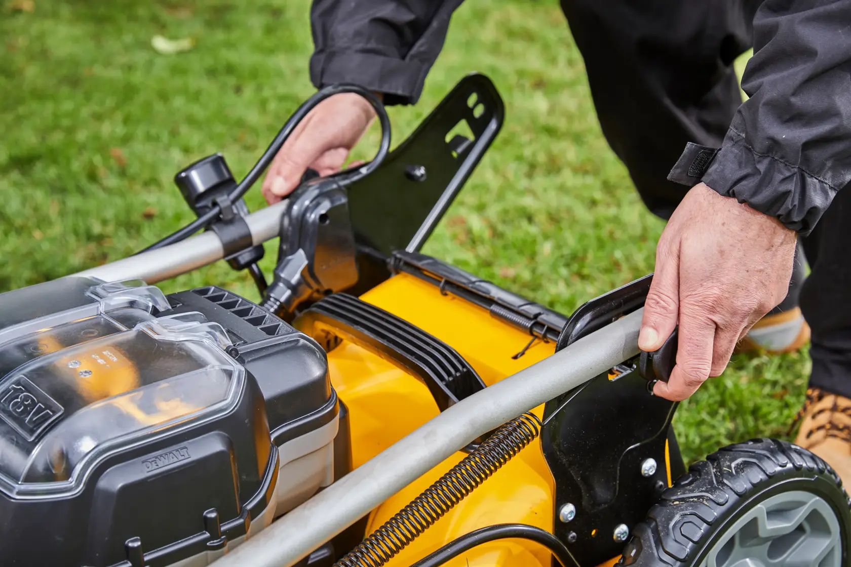 DEWALT® 2 x 18V XR Безчеткова косачка - само тяло