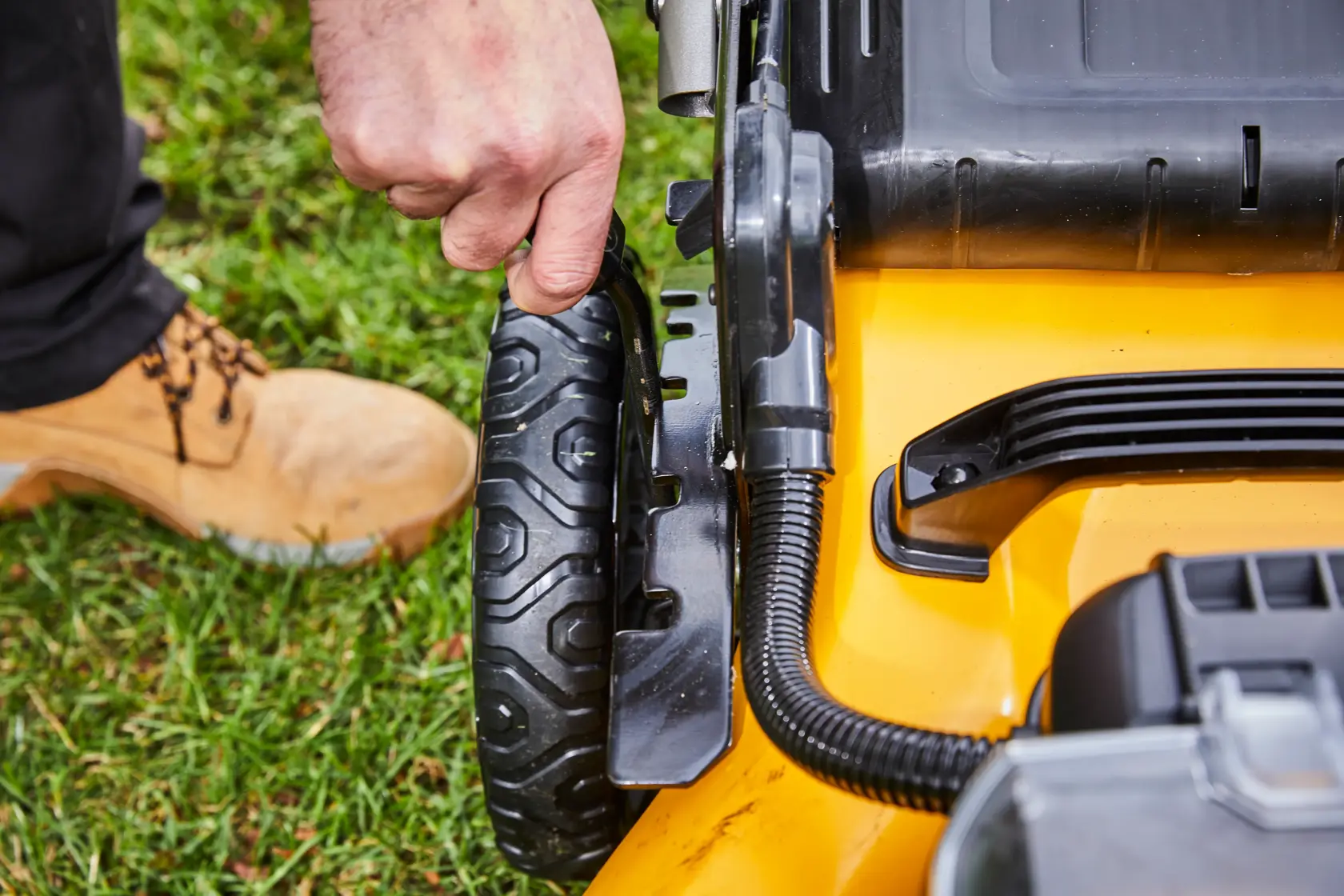 DEWALT® 2 x 18V XR Безчеткова косачка - само тяло
