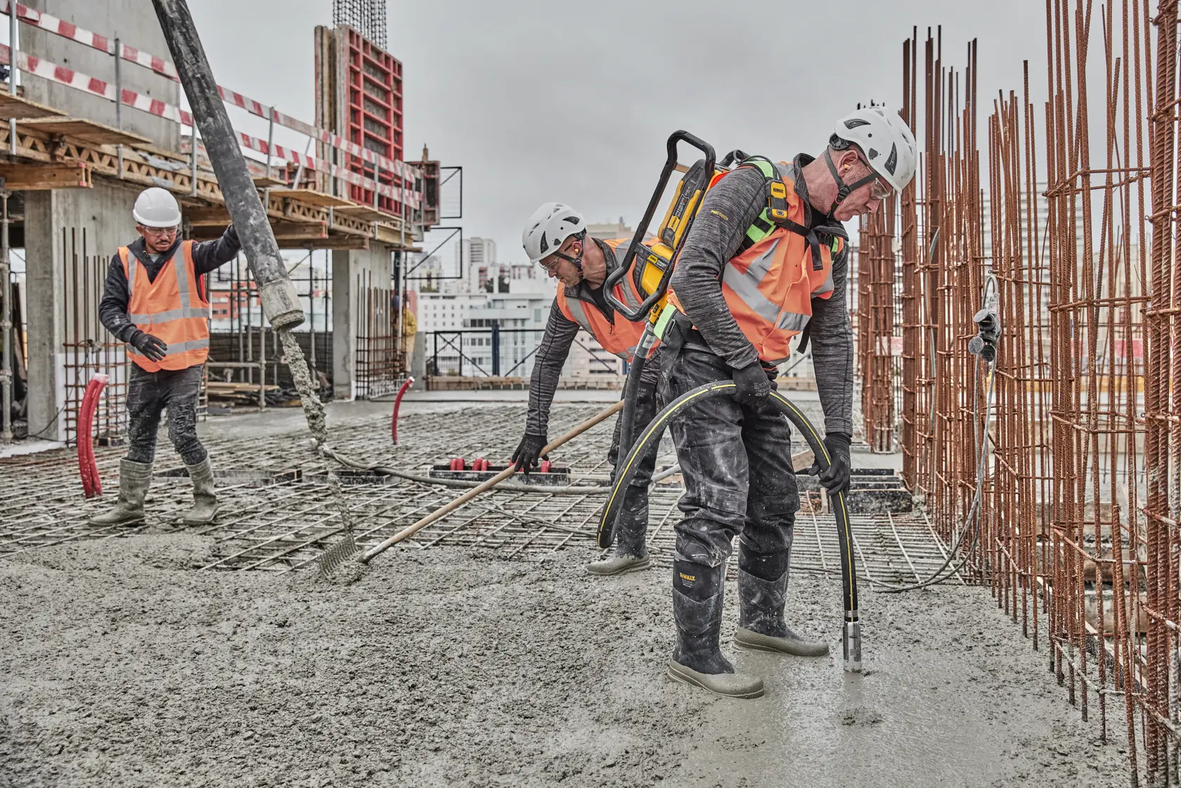 Вибратор за бетон тип раница DEWALT® PowersHIFT™