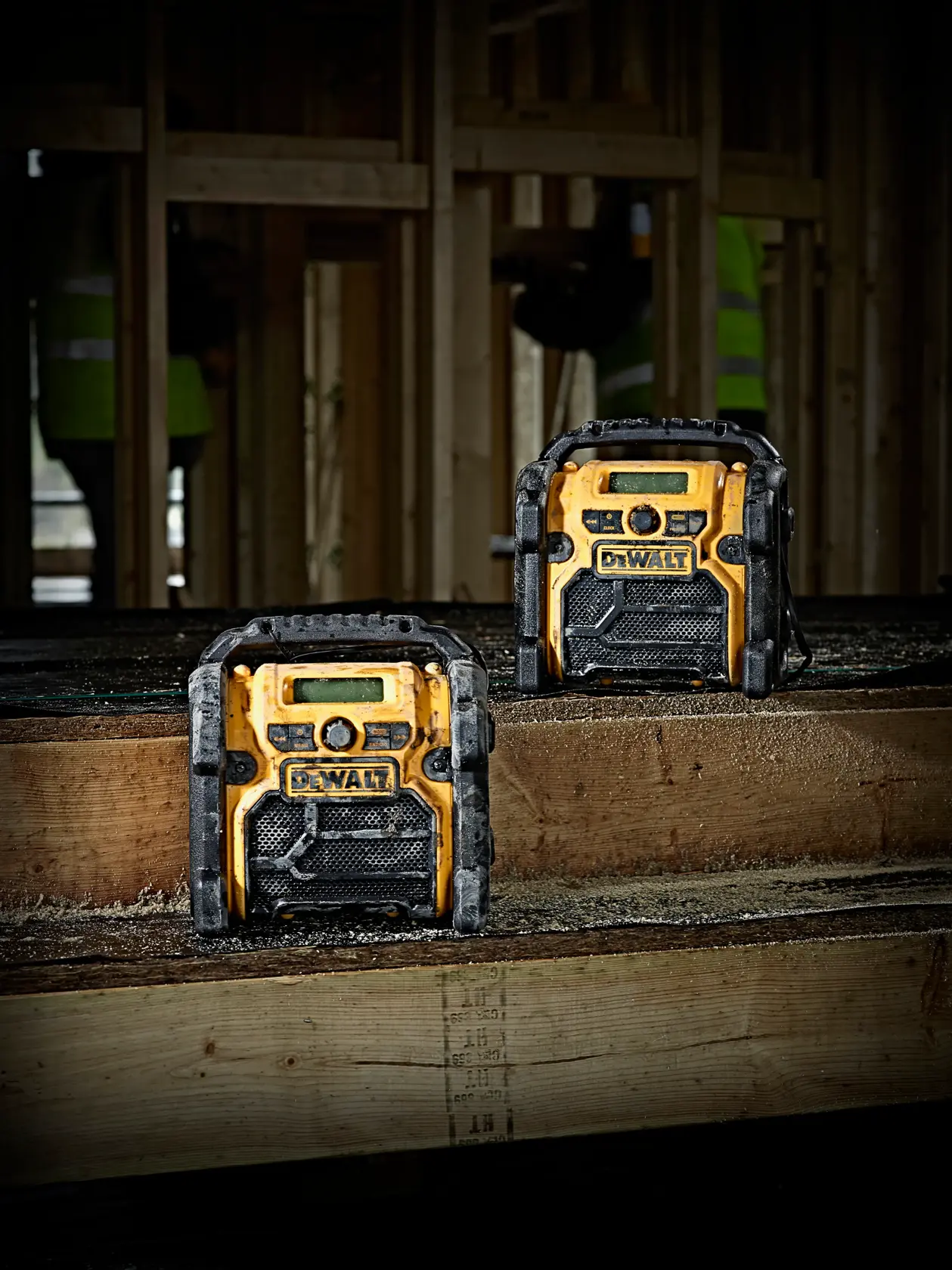 Акумулаторно компактно радио DEWALT® XR AM/FM