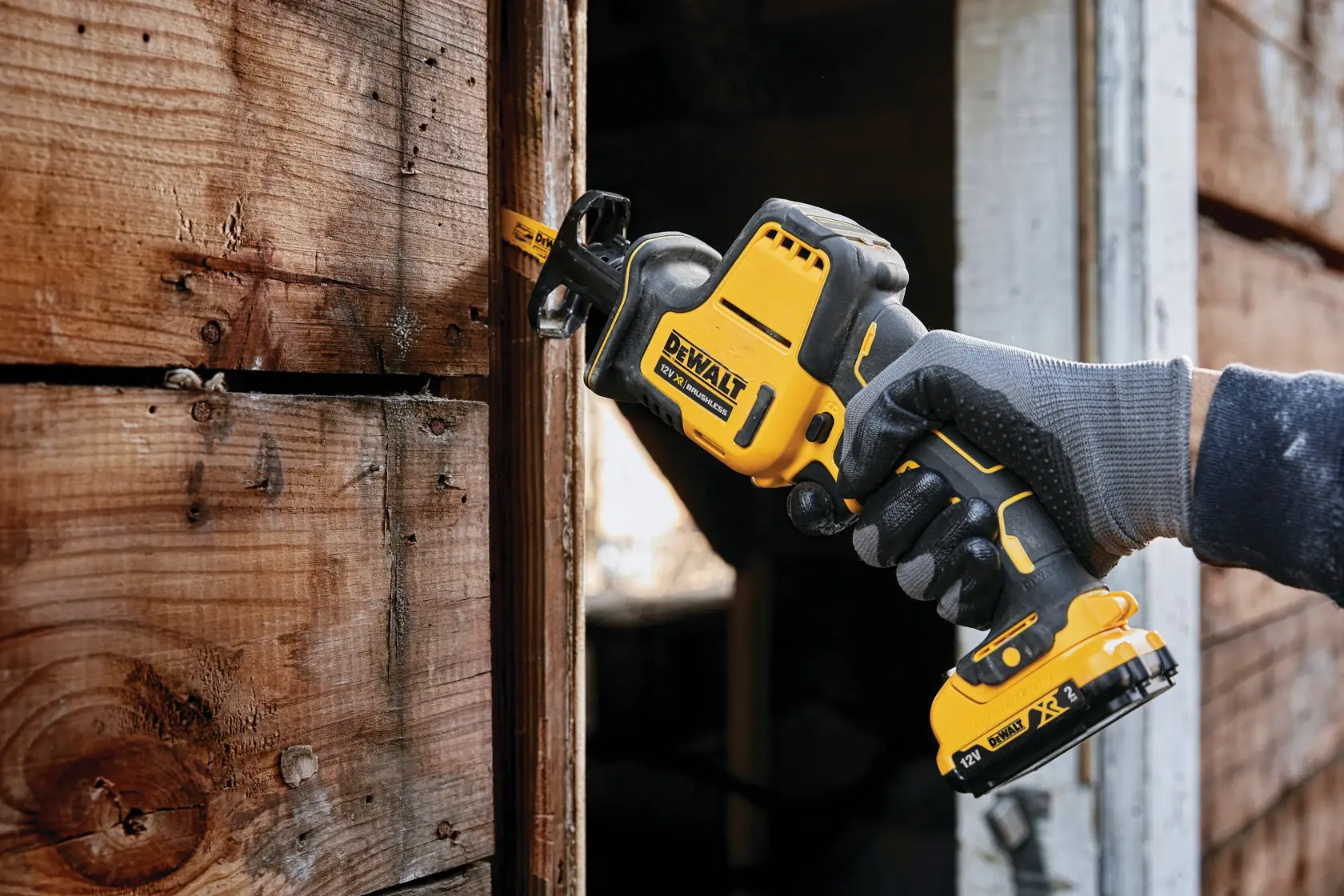 DEWALT® 12V XR безчетков субкомпактен саблен трион - 2 x 2Ah