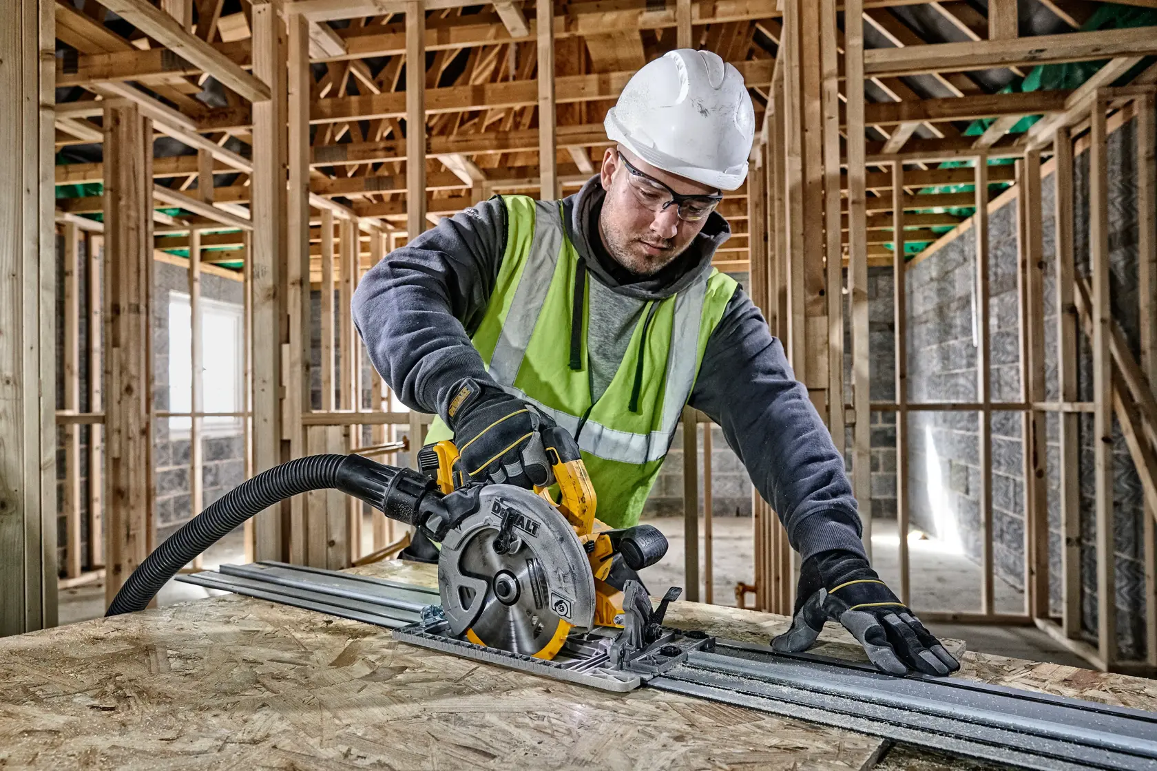 DEWALT® 18V XR безчетков циркуляр, 184 мм, съвместим с направляващи релси - 2 x 5Ah
