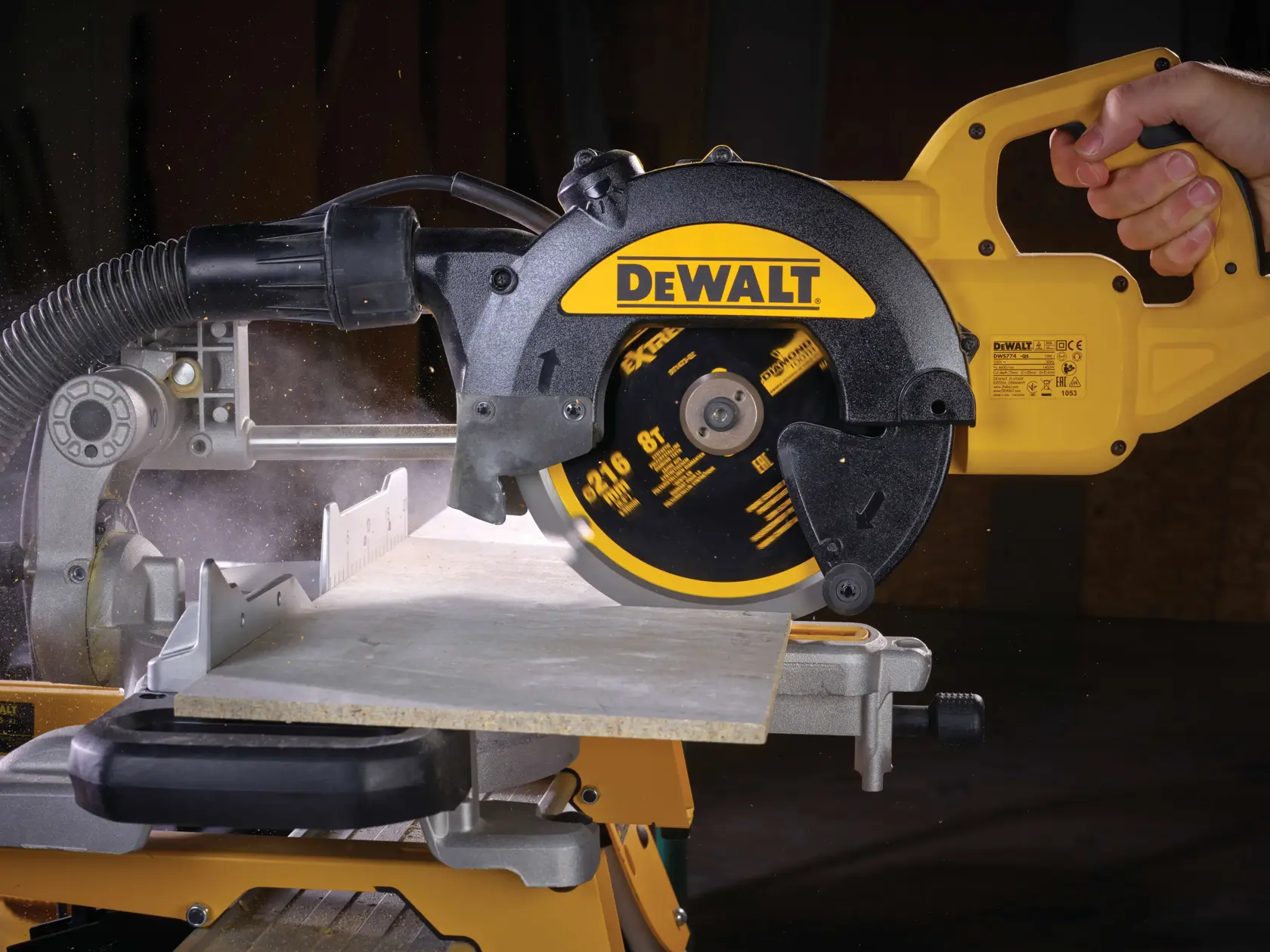 DEWALT EXTREME 216 mm x 30 mm 8T PCD циркулярен диск за различни материали