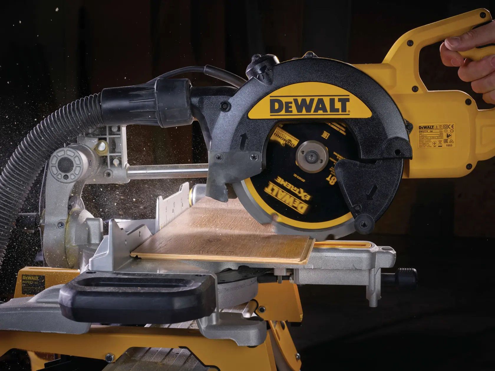 DEWALT EXTREME 216 mm x 30 mm 8T PCD циркулярен диск за различни материали