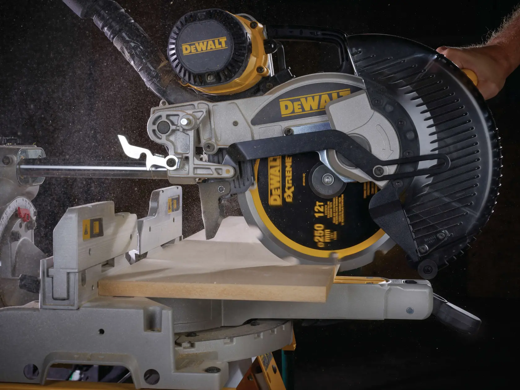 DEWALT® Extreme 250 мм x 30 мм 12T PCD циркулярен диск за различни материали