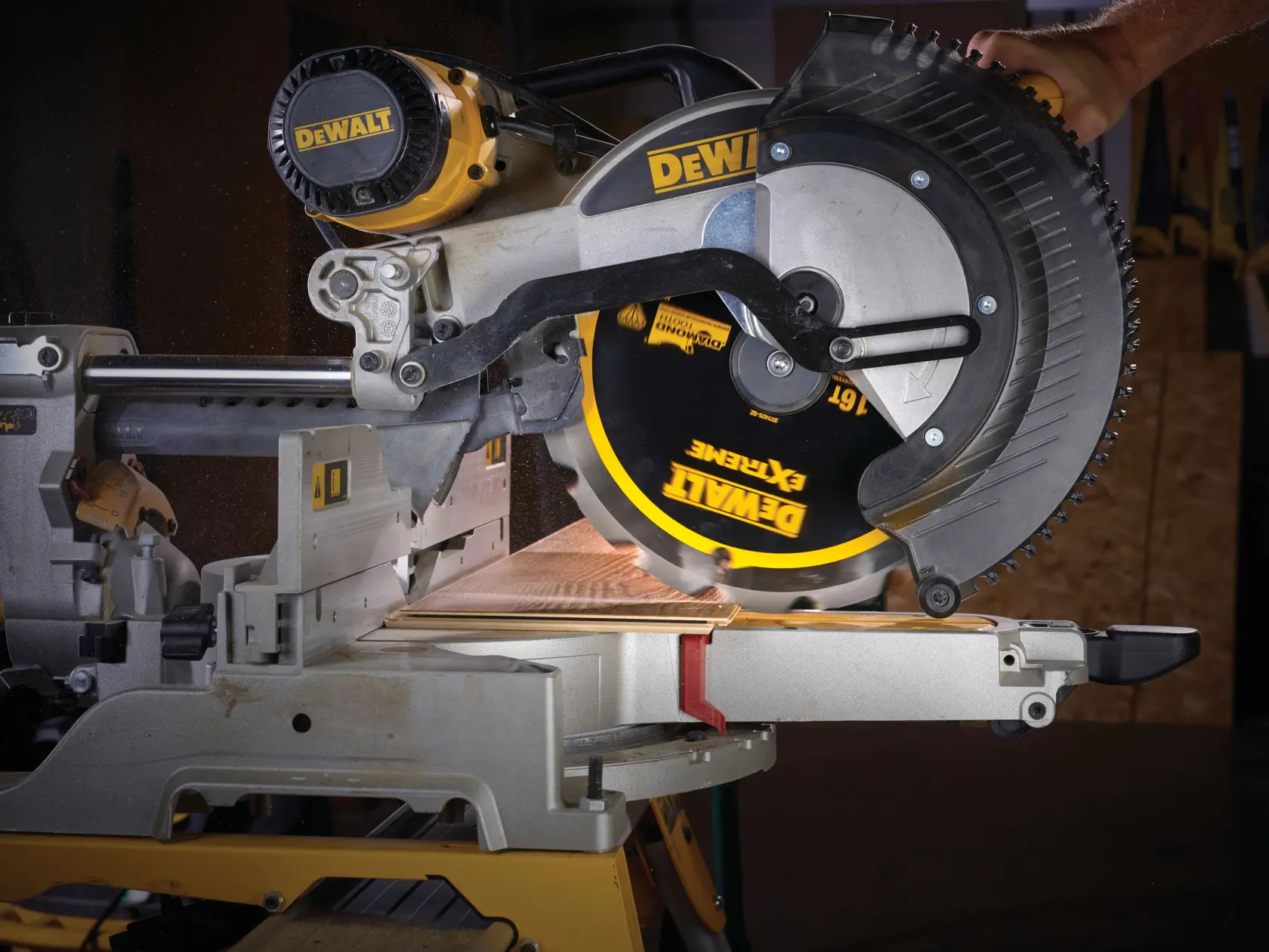 DEWALT® Extreme 305mm x 30mm 16T PCD циркулярен диск за различни материали