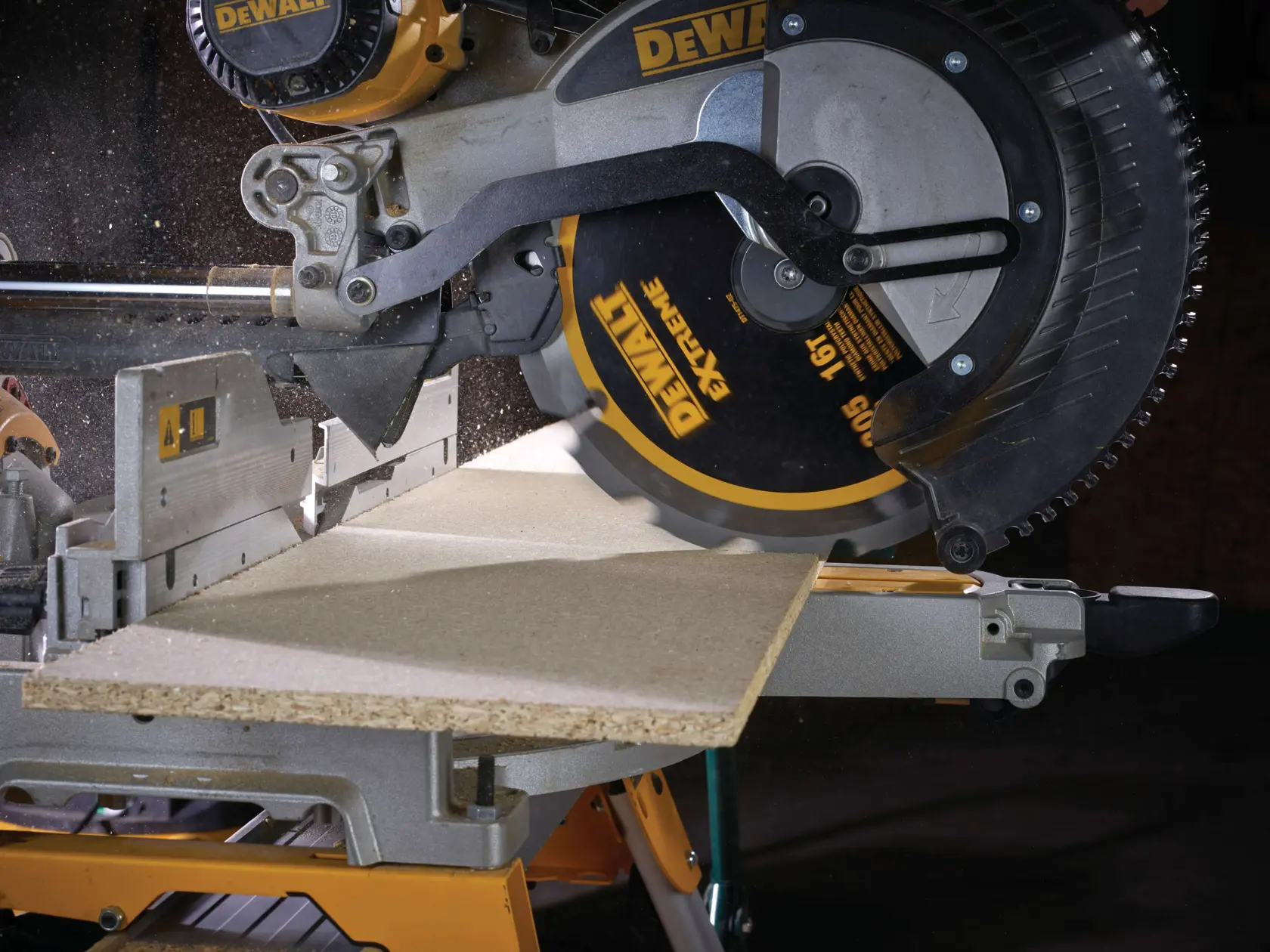 DEWALT® Extreme 305mm x 30mm 16T PCD циркулярен диск за различни материали