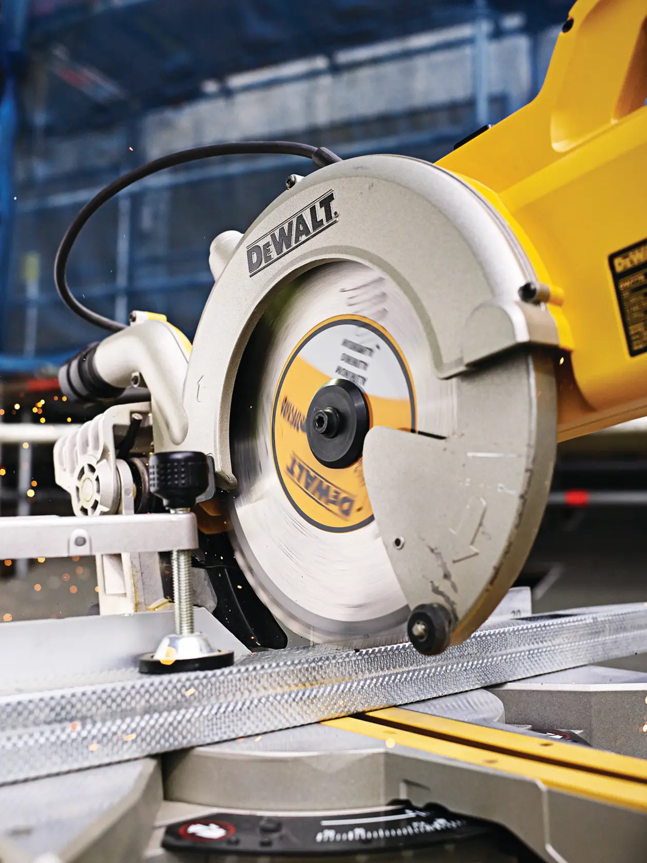 DEWALT® 305 мм x 30 мм 80T циркулярен диск за алуминий