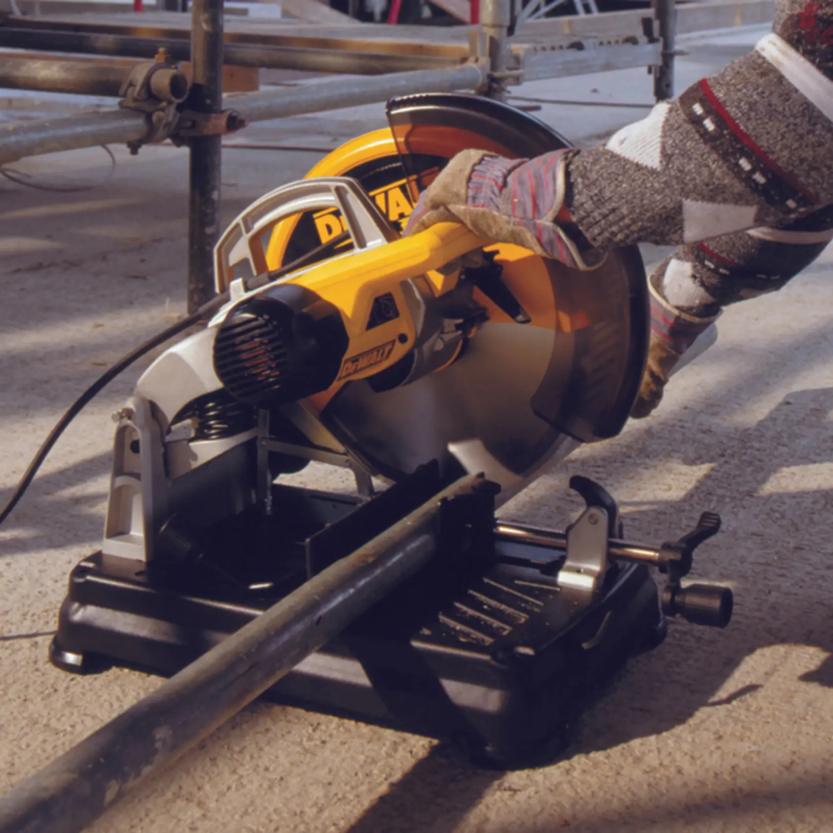 DEWALT® METAL 355 мм x 25,4 мм 70T INOX циркулярен диск за рязане на метал