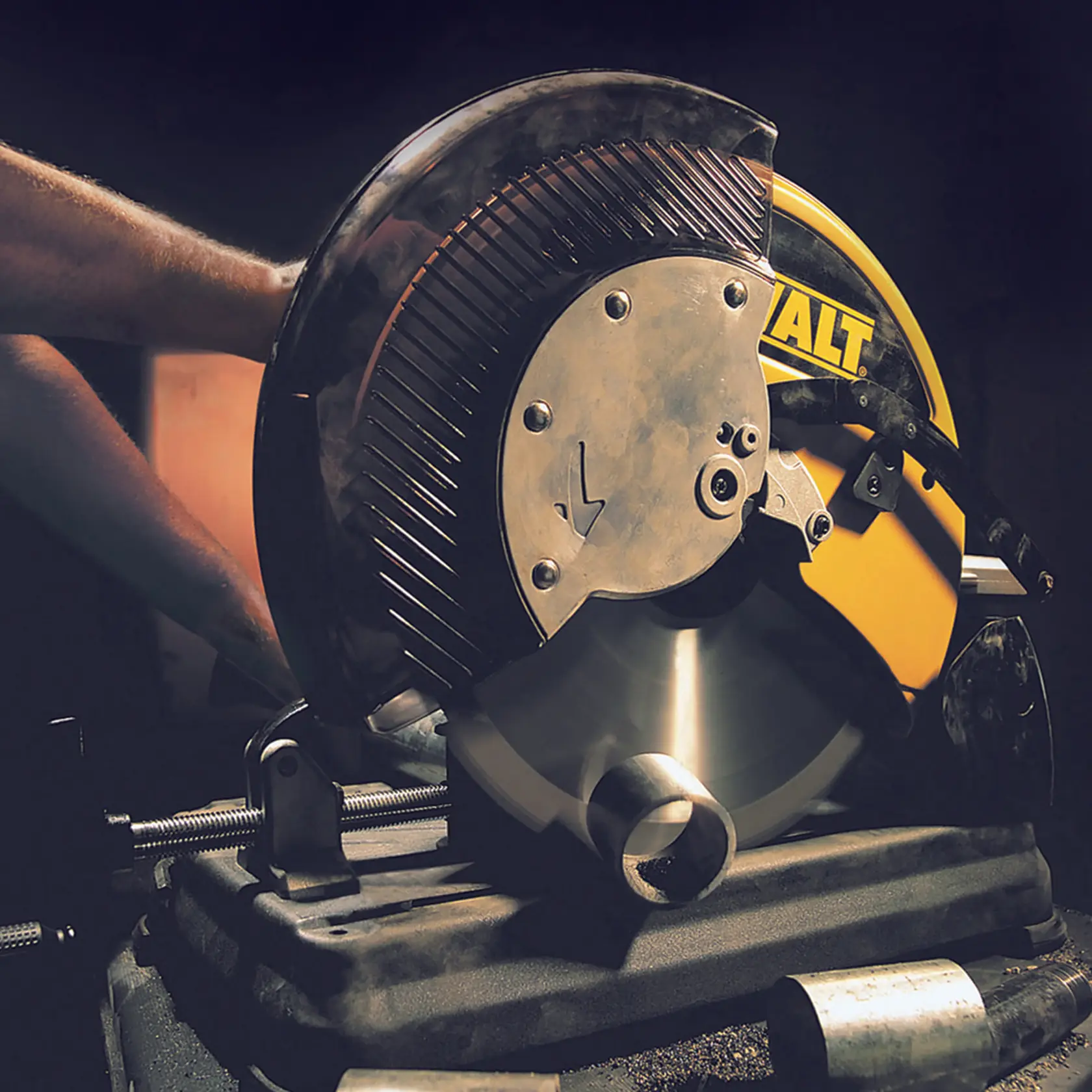 Циркулярен диск за стомана DEWALT® 355 мм x 25,4 мм 66T