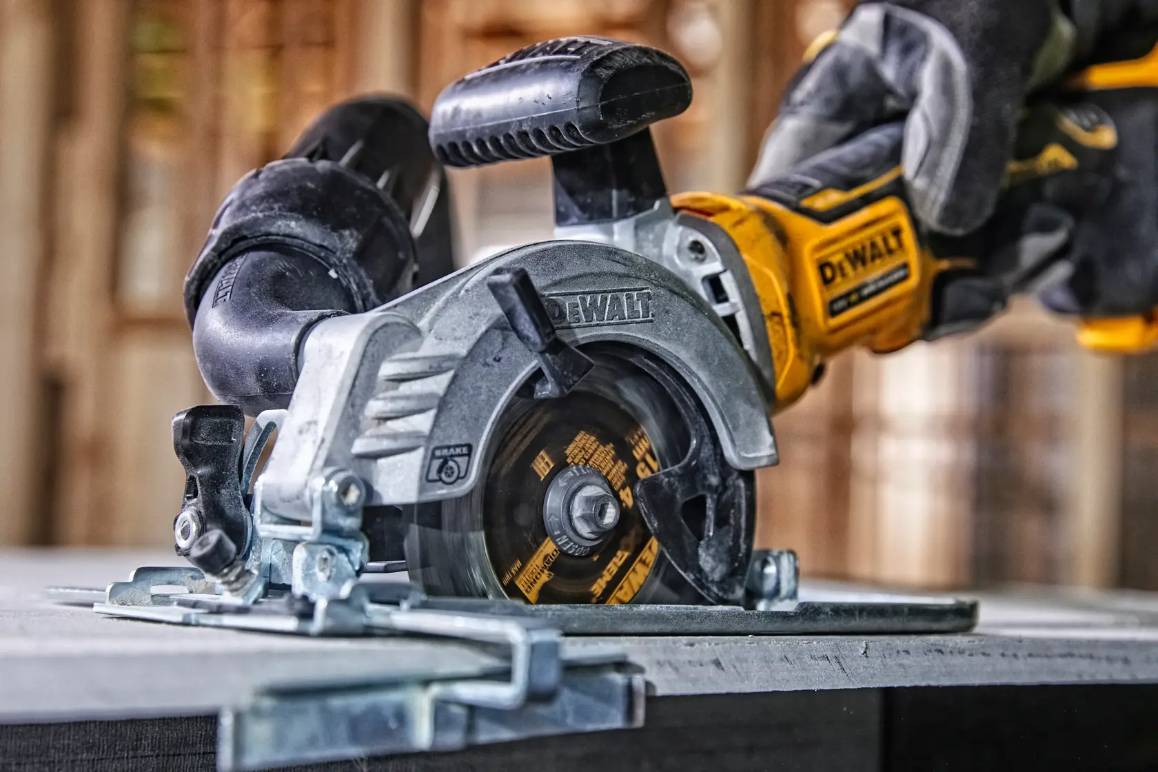 DEWALT® Extreme 115 мм x 9,5 мм 4T PCD циркулярен диск за различни материали