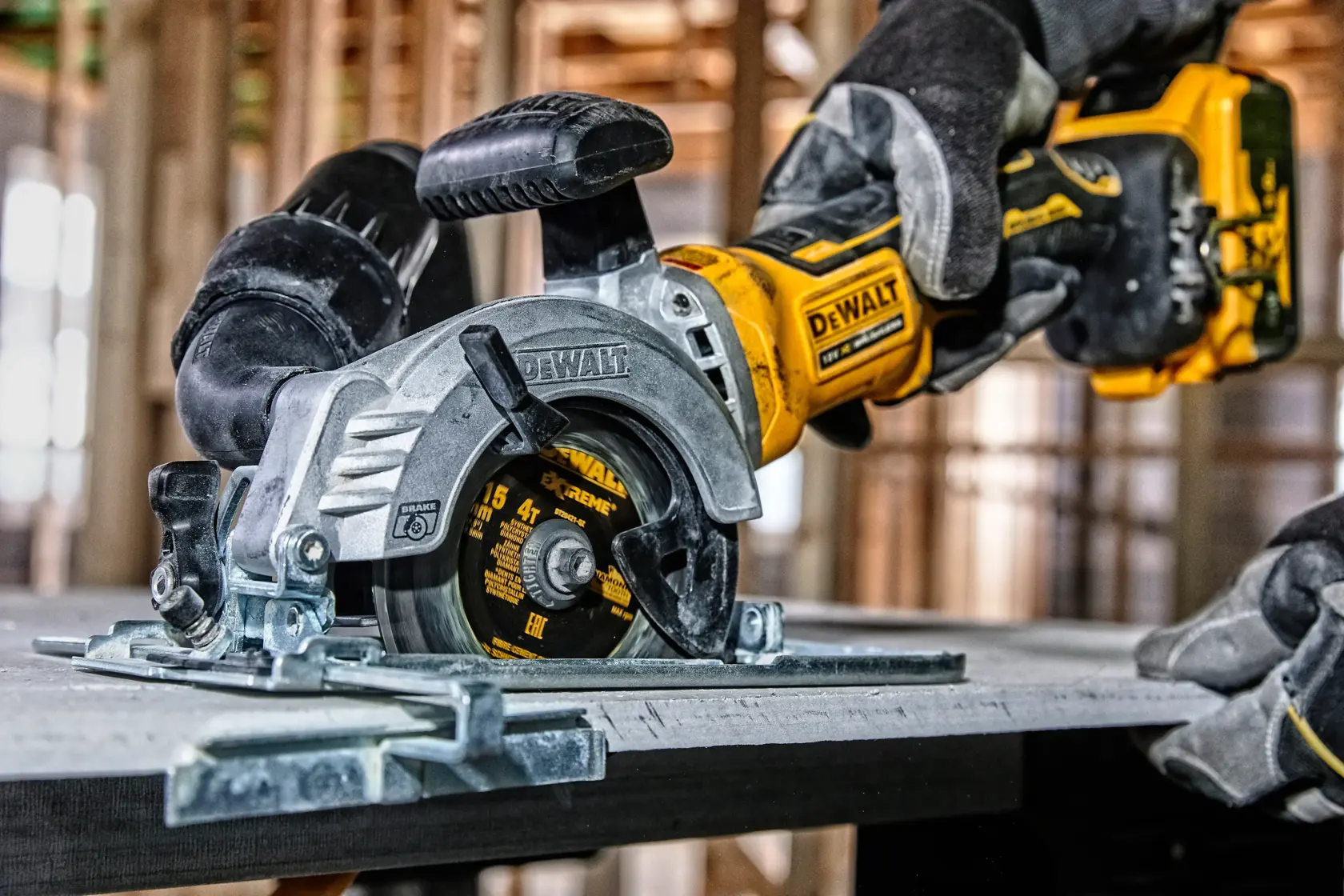 DEWALT® Extreme 115 мм x 9,5 мм 4T PCD циркулярен диск за различни материали
