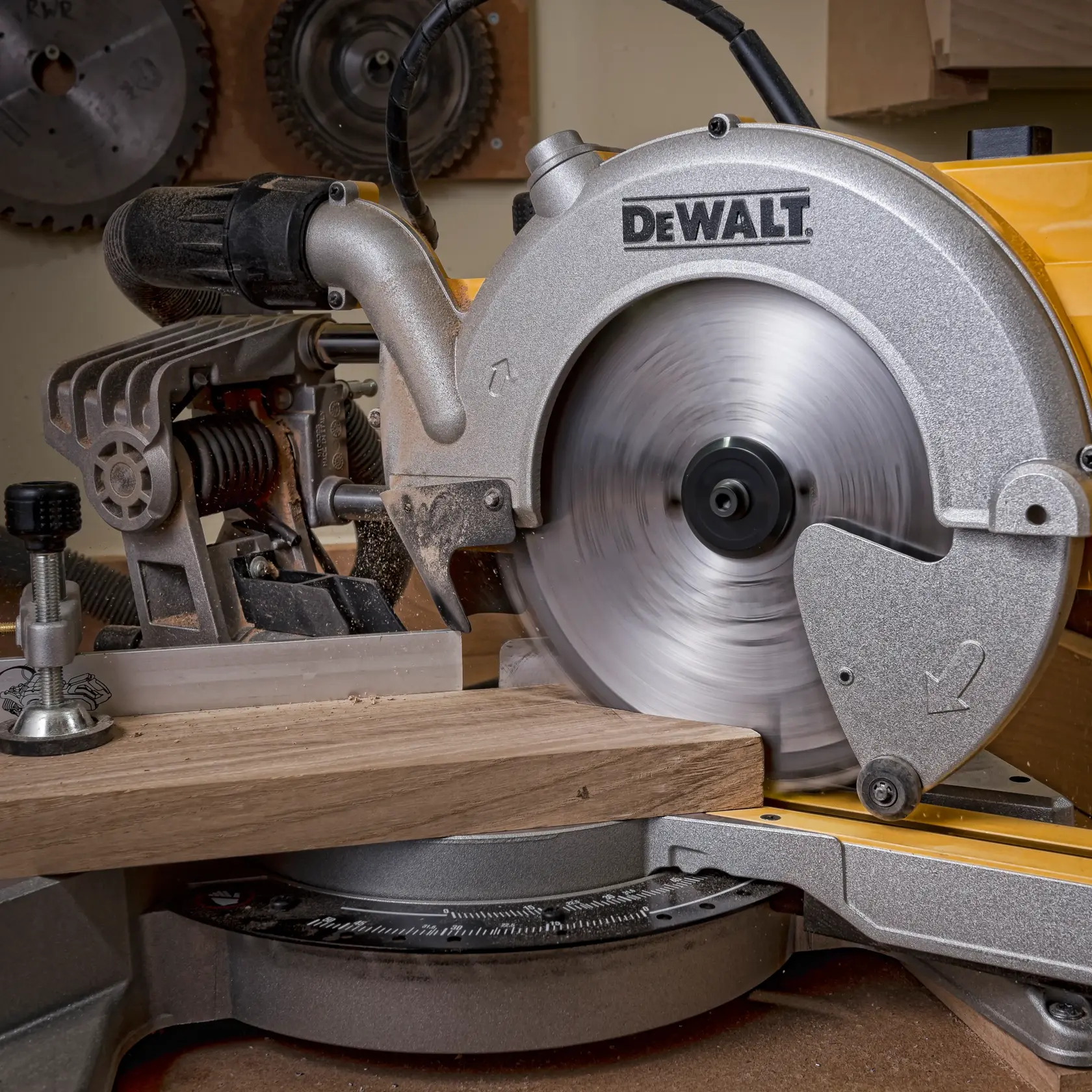 DEWALT® Extreme WORKSHOP 250 мм x 30 мм 24T Циркулярен диск