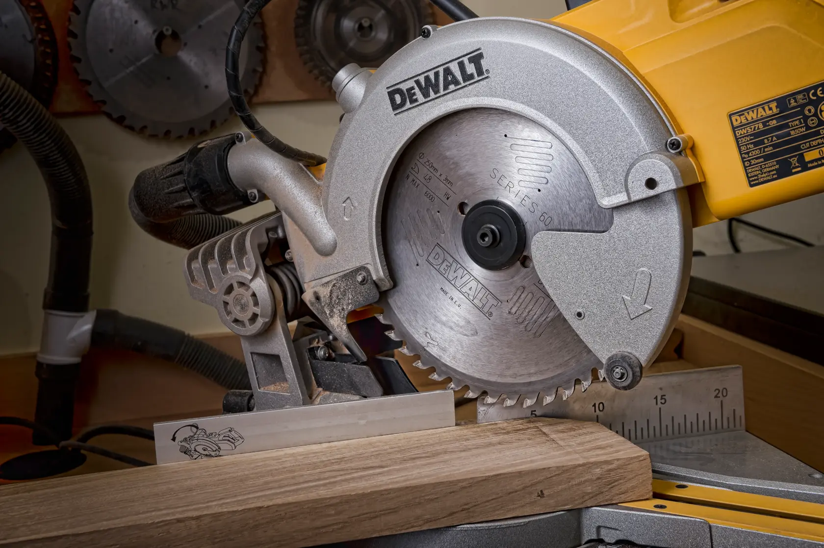 DEWALT® Extreme WORKSHOP 250mm x 30mm 48T Циркулярен диск