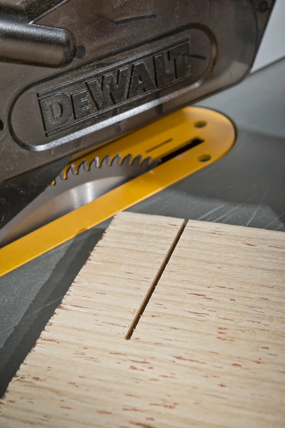 DEWALT® Extreme WORKSHOP Циркулярен диск 250mm x 30mm 60T