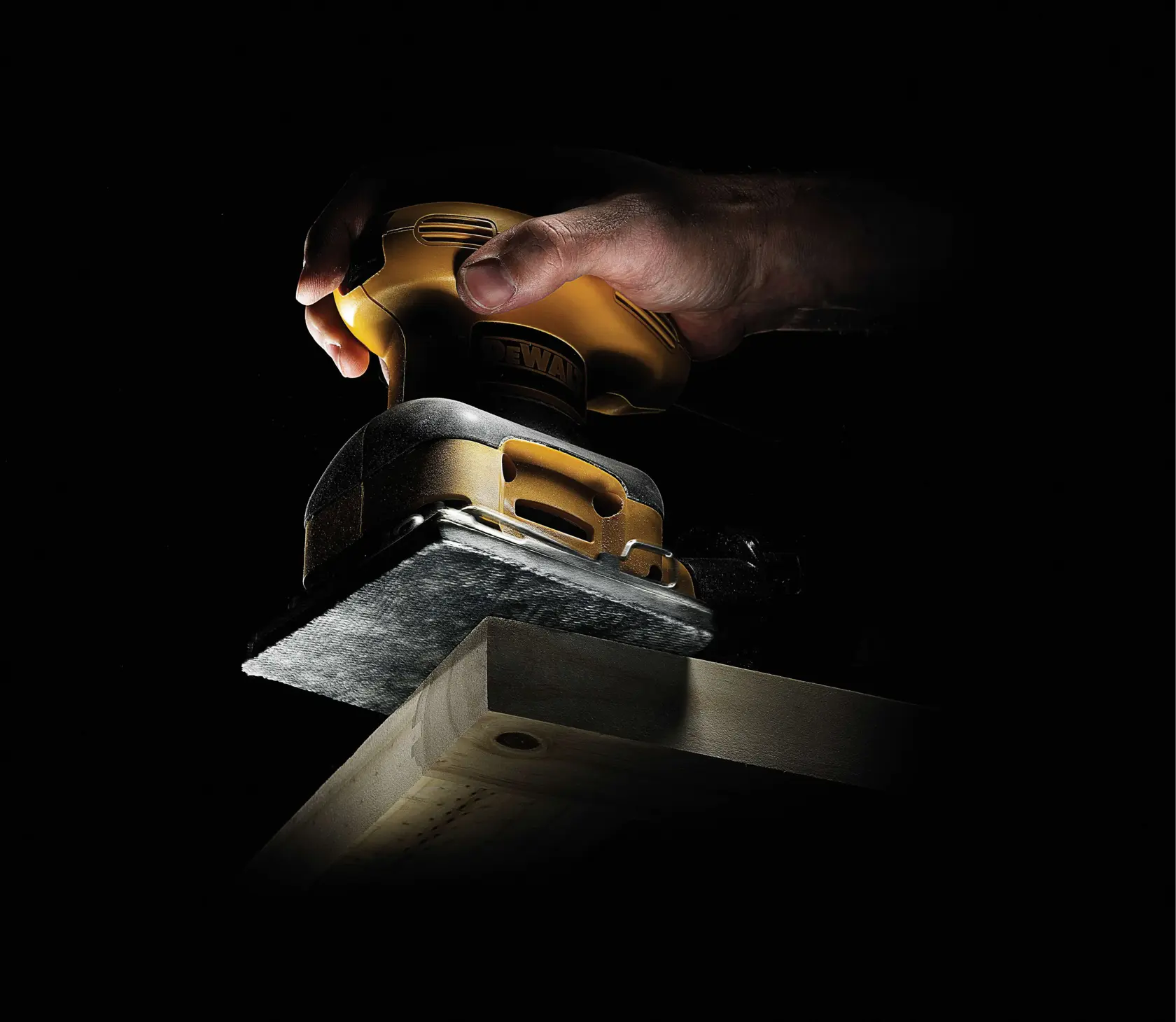 DEWALT® Extreme 1/4 лист 115mm x 115mm 240G мрежеста шкурка (5 бр.)