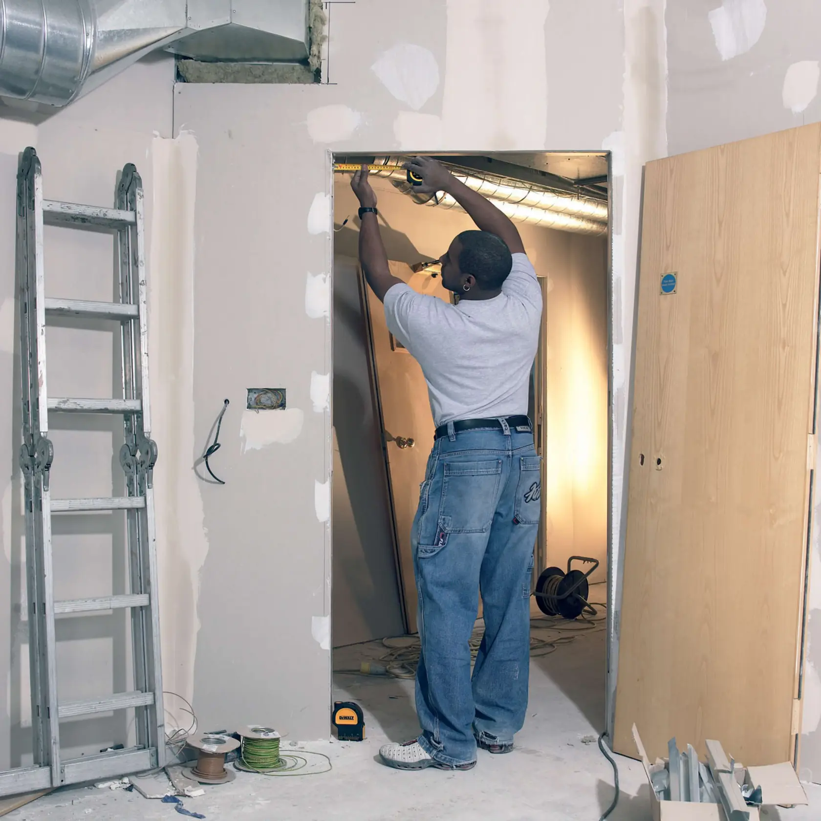 DEWALT® 2-точков лазерен нивелир с кръстосани линии и червен лъч