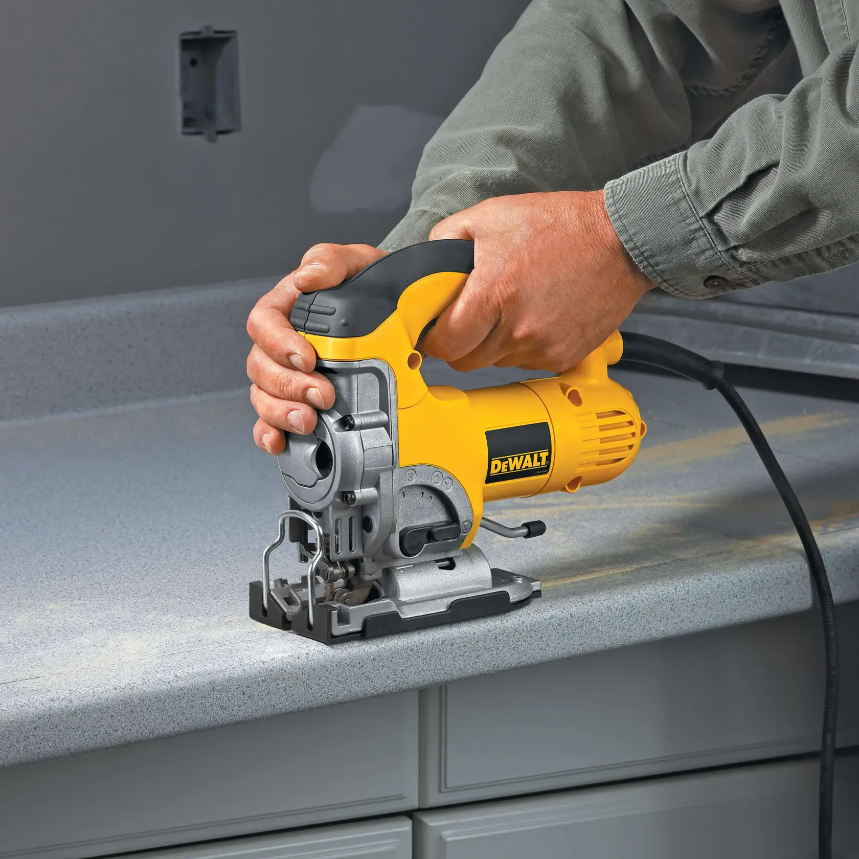 DEWALT® 701W Професионален прободен трион с горна ръкохватка