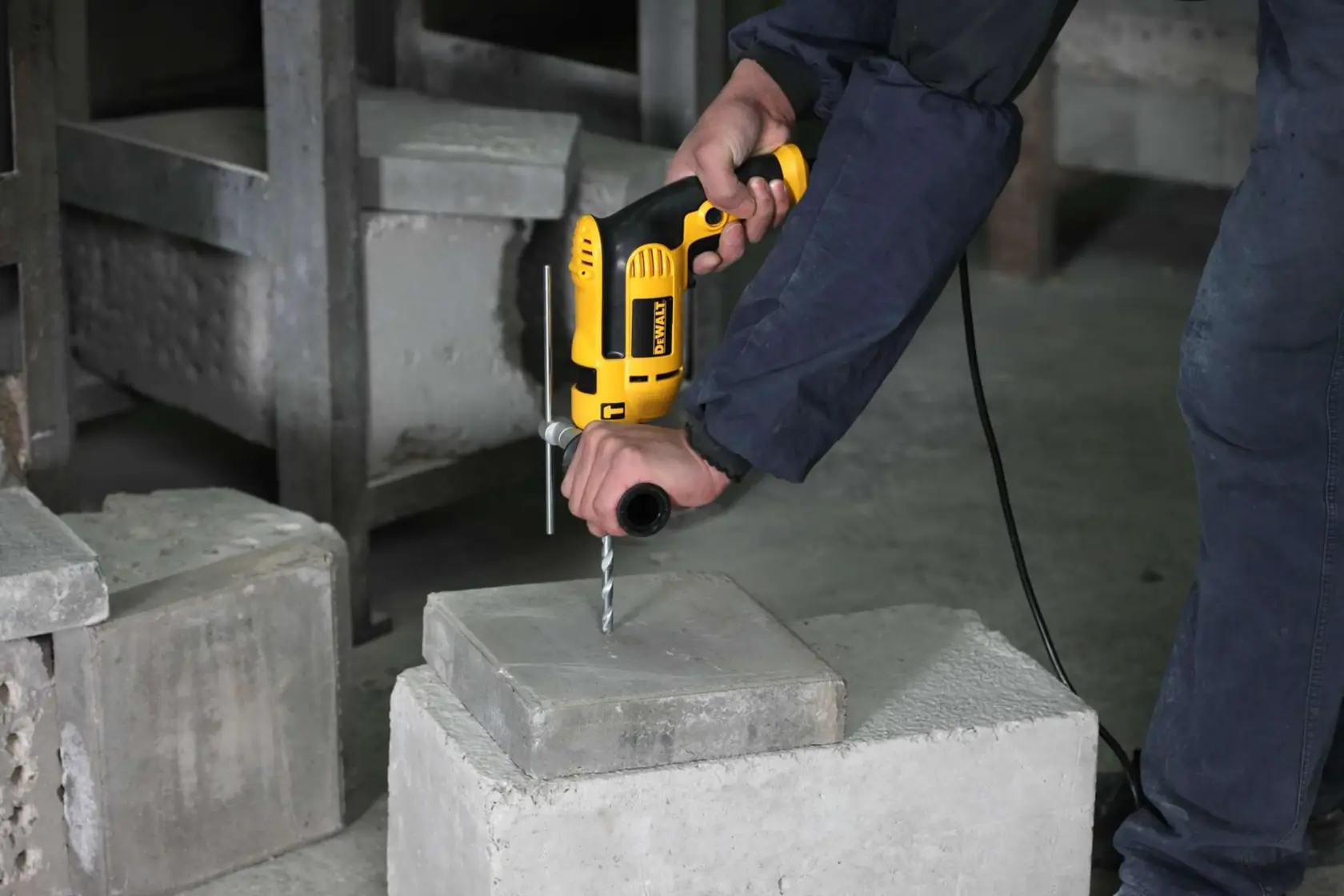 DEWALT® 750W електрическа ударна бормашина