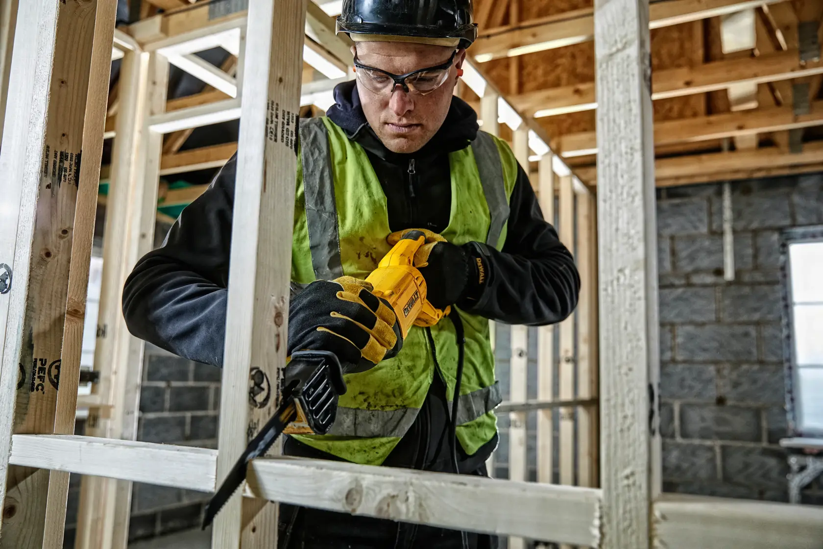 DEWALT® 1100W Саблен трион