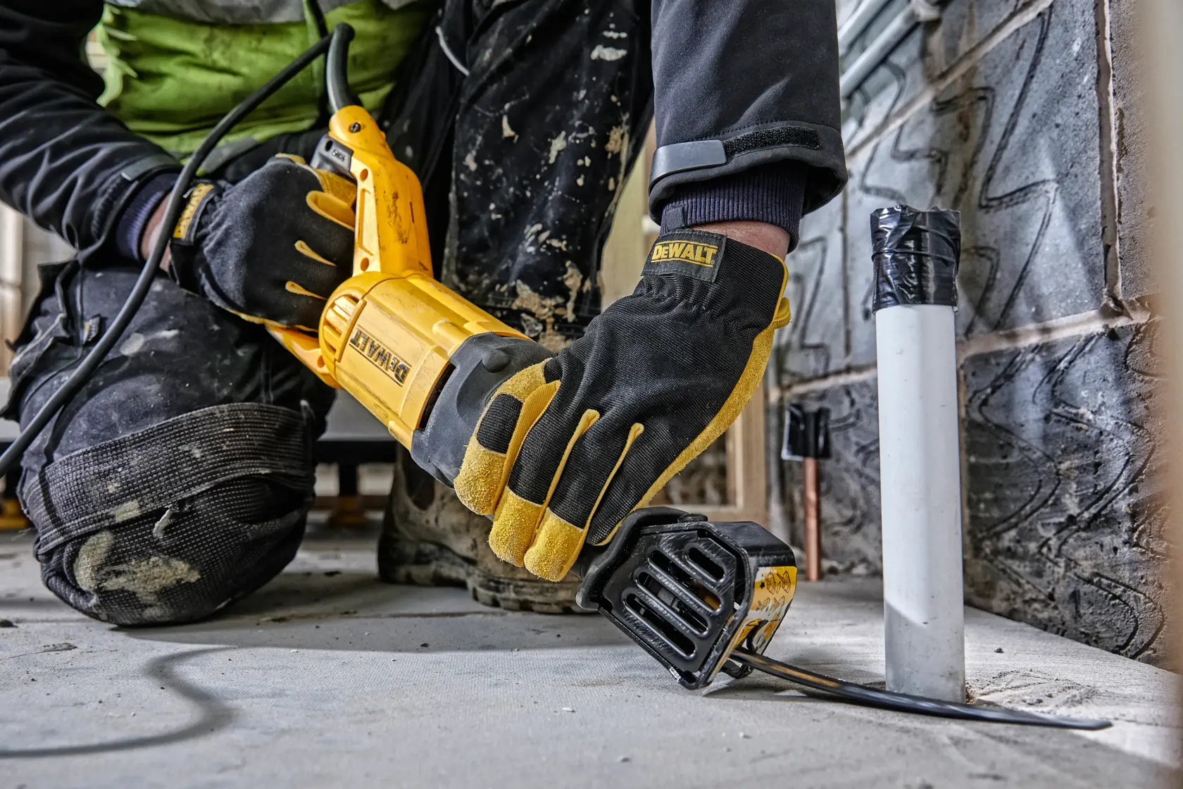 DEWALT® 1100W Саблен трион