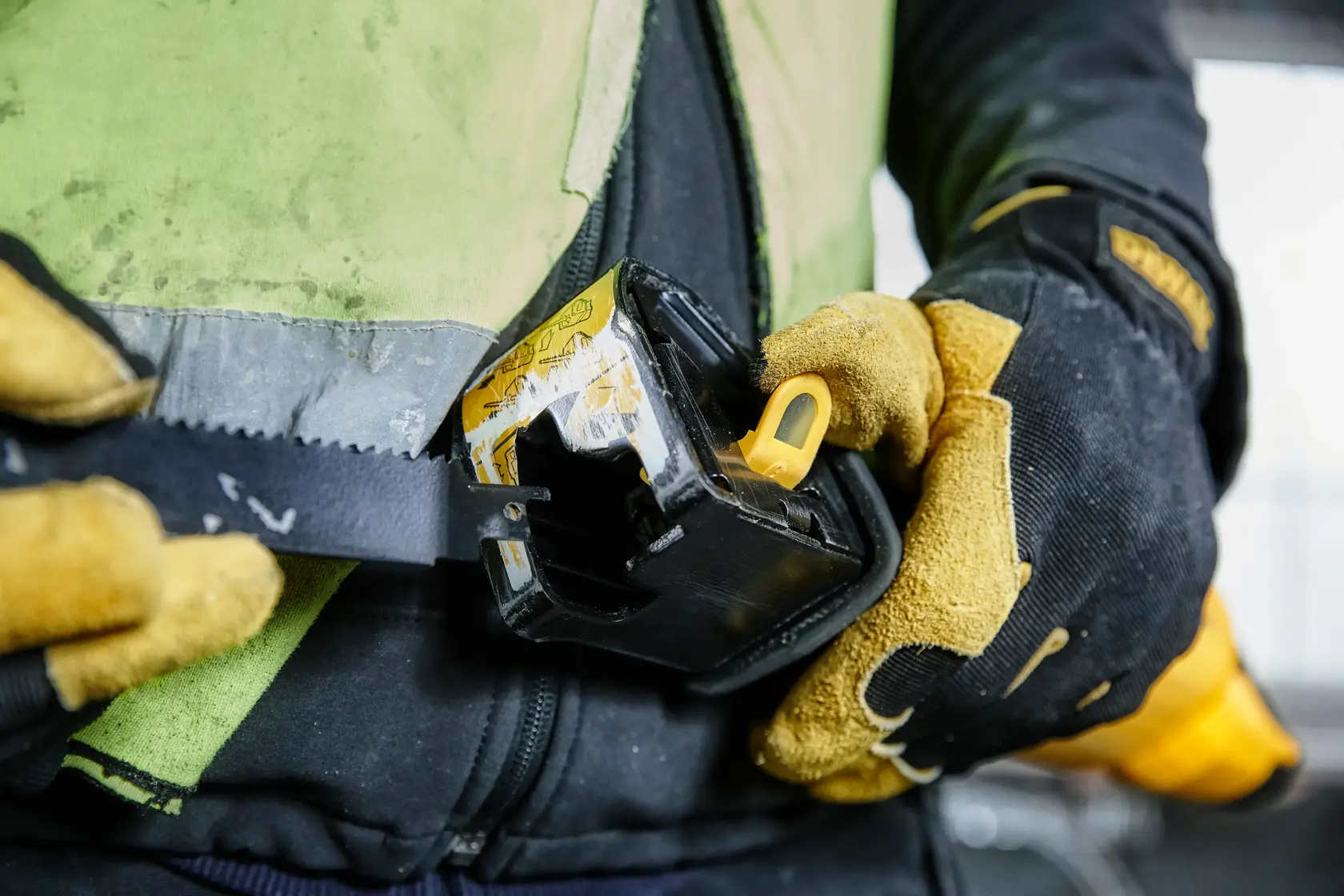 DEWALT® 1100W Саблен трион