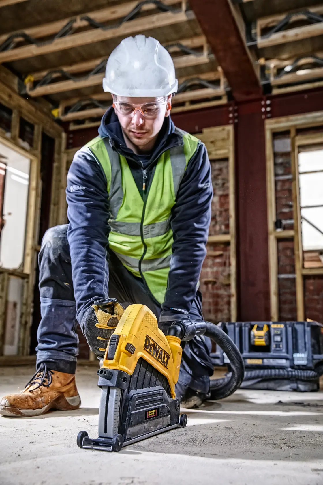 Предпазител за рязане на бетон DEWALT® за ъглошлайф 230 мм