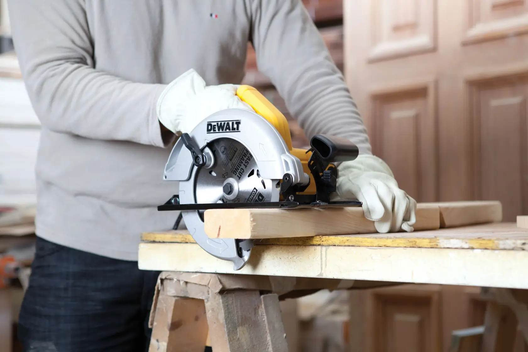 DEWALT® 1350 W 184 мм циркуляр