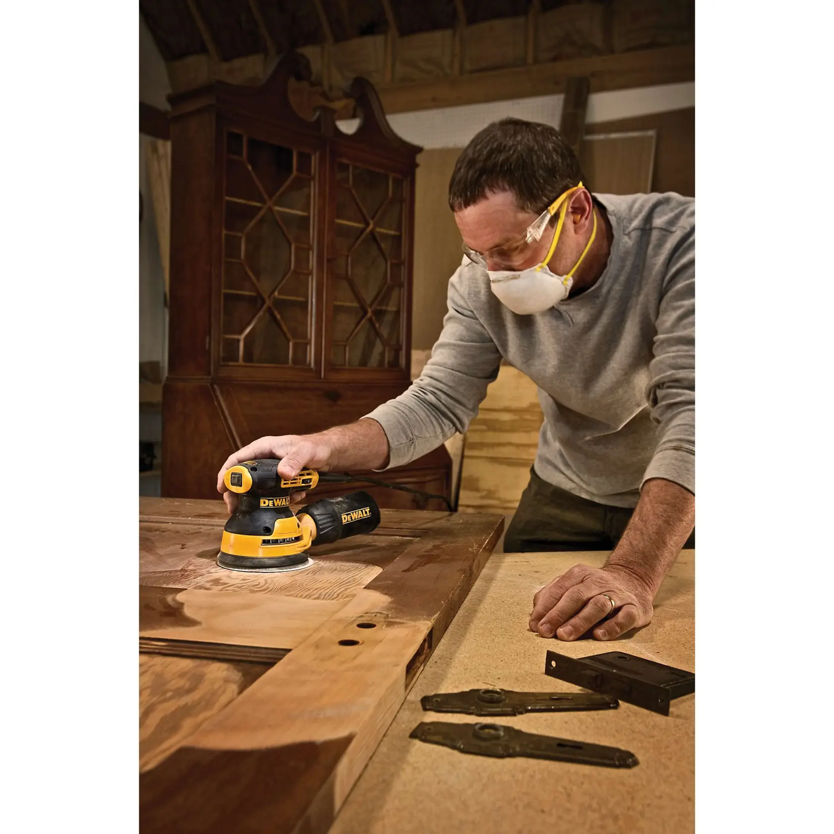 DEWALT® 126 mm Ексцентършлайф