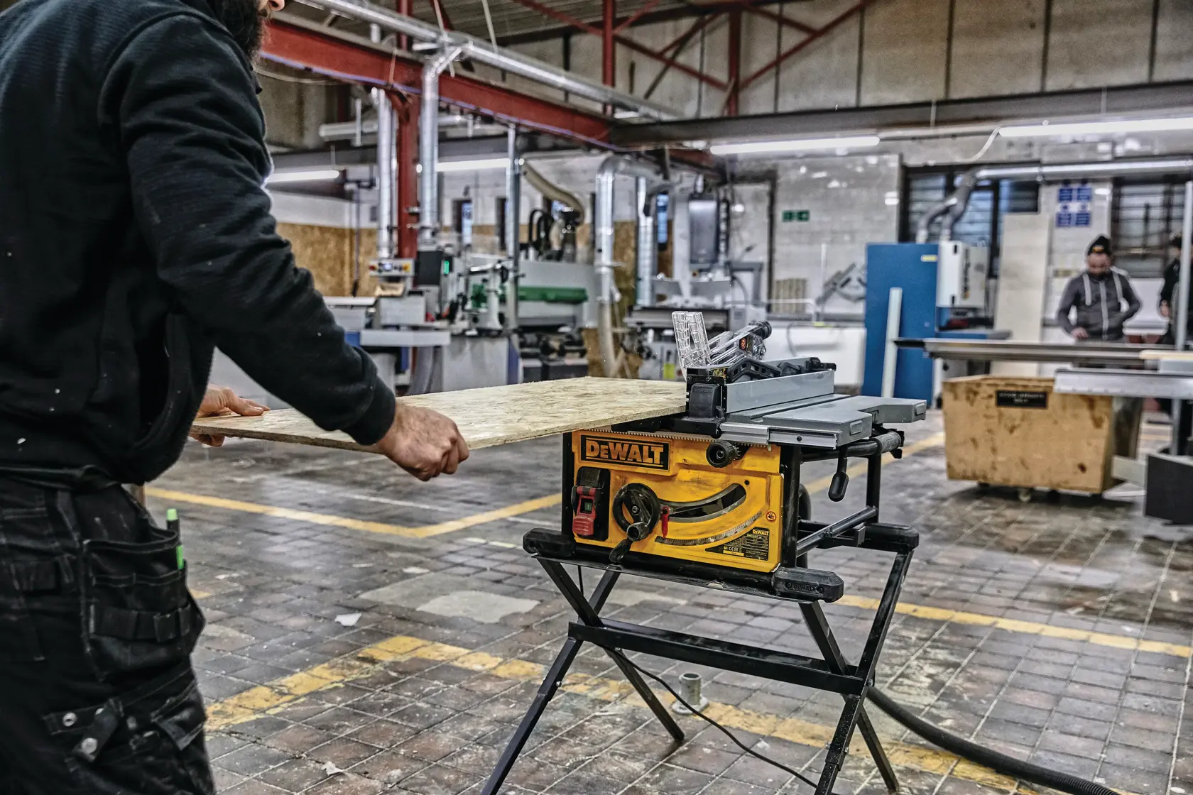 Настолен циркуляр DEWALT® 250 мм