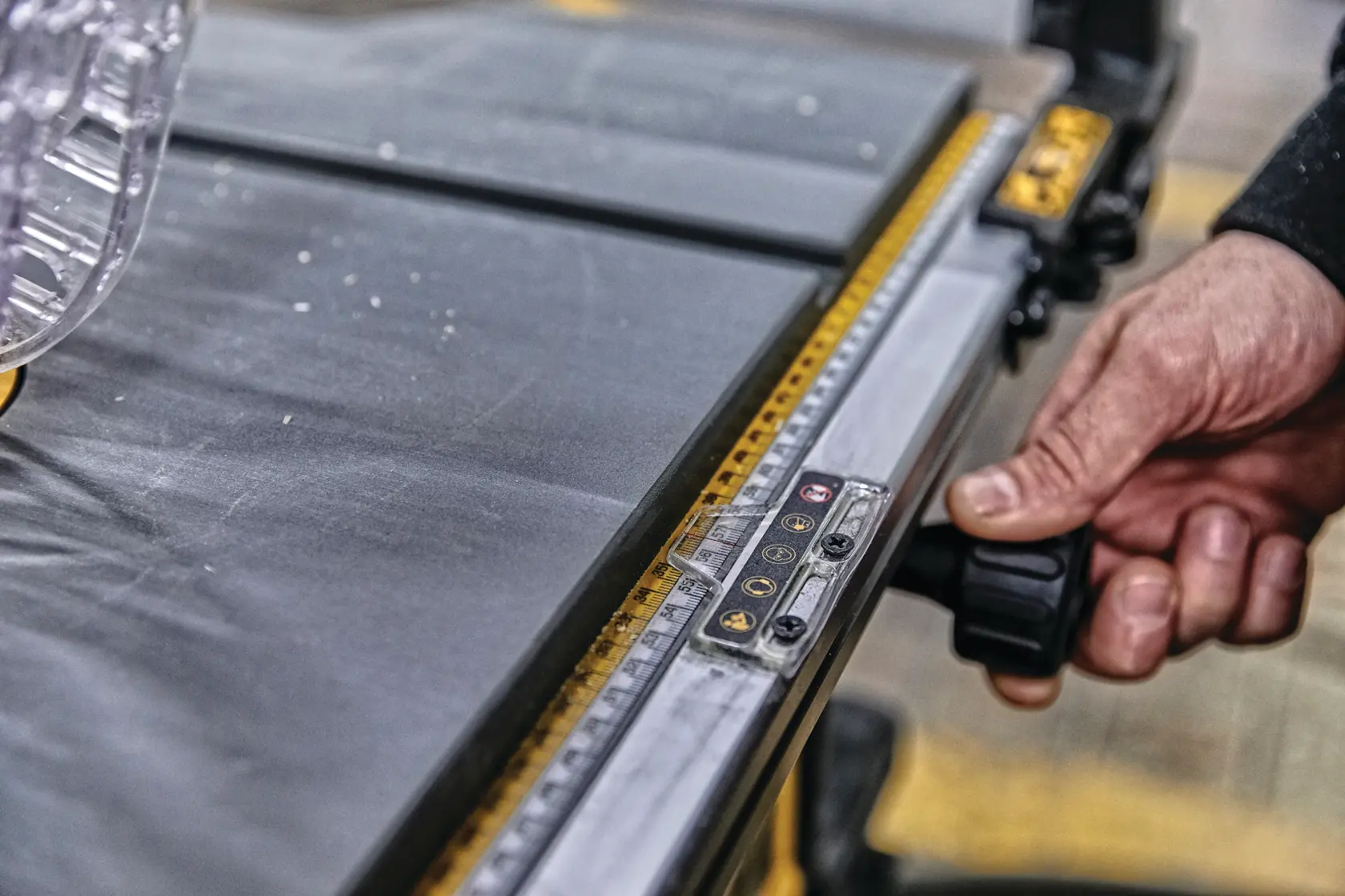 Настолен циркуляр DEWALT® 250 мм