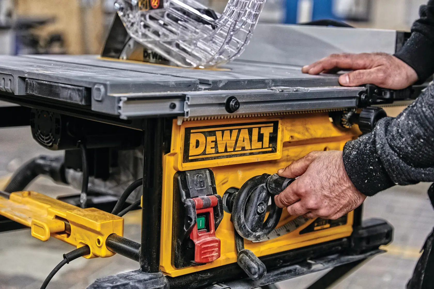 Настолен циркуляр DEWALT® 250 мм