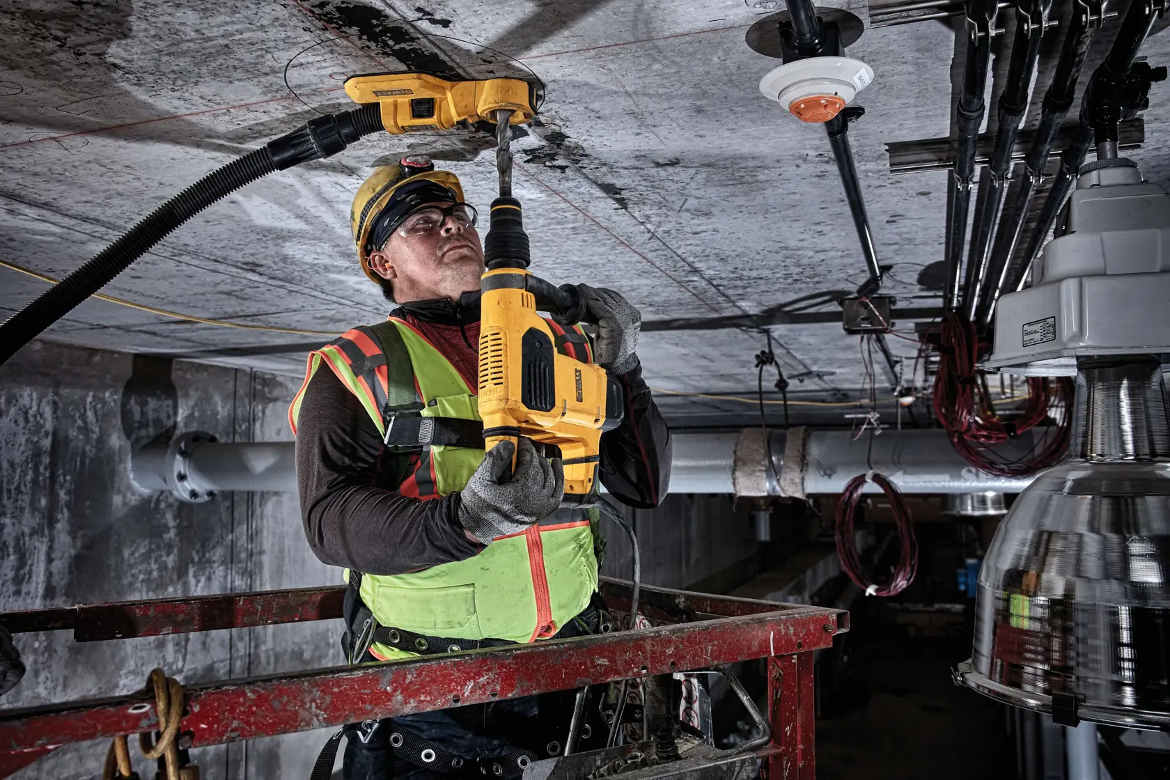 Система за прахоулавяне при пробиване и почистване на отвори DEWALT®