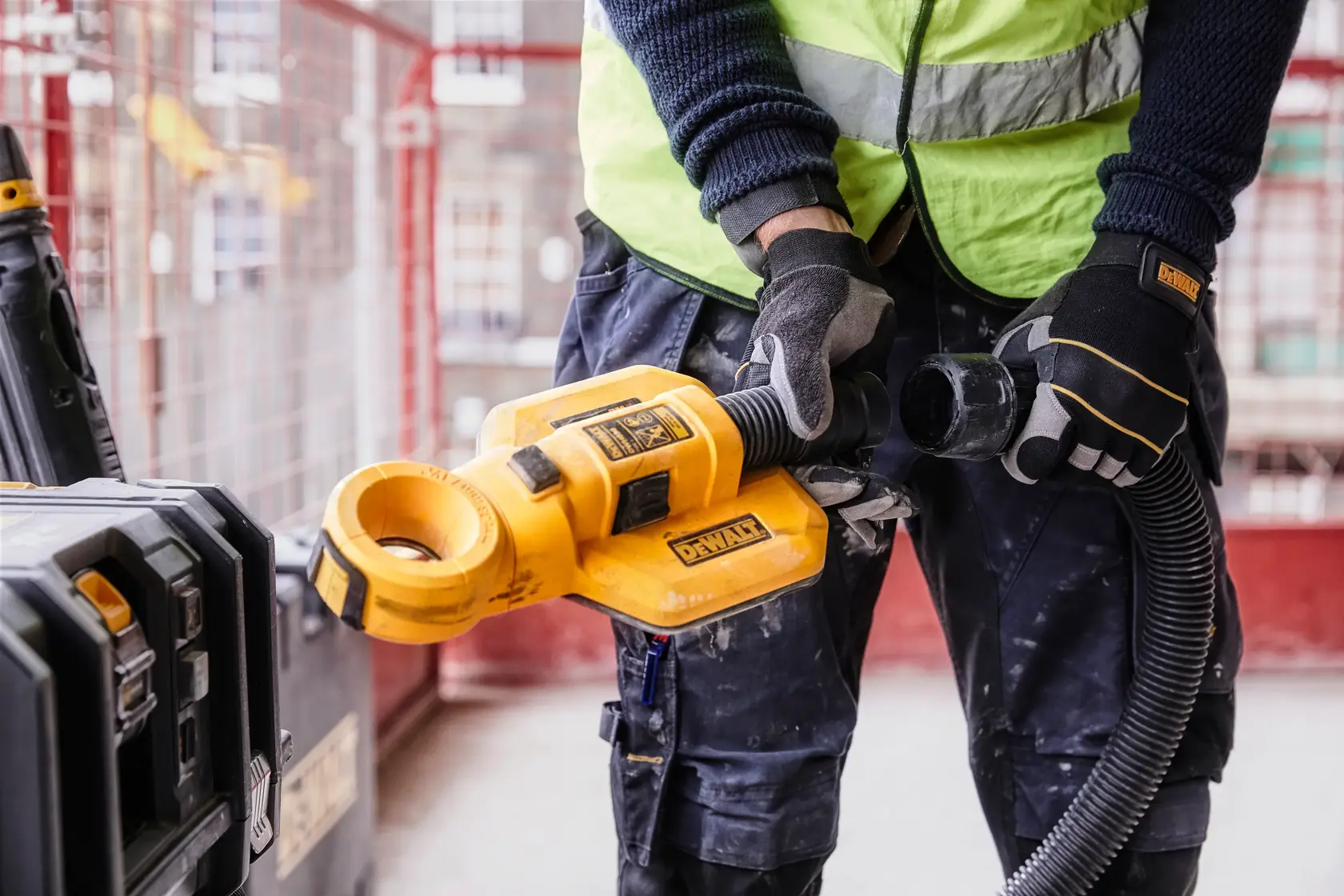 Система за прахоулавяне при пробиване и почистване на отвори DEWALT®