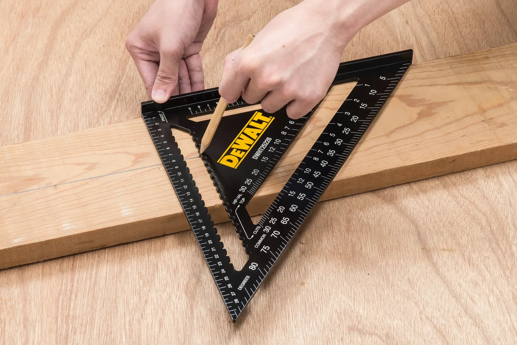 DEWALT® 300-милиметров метричен дърводелски ъгъл