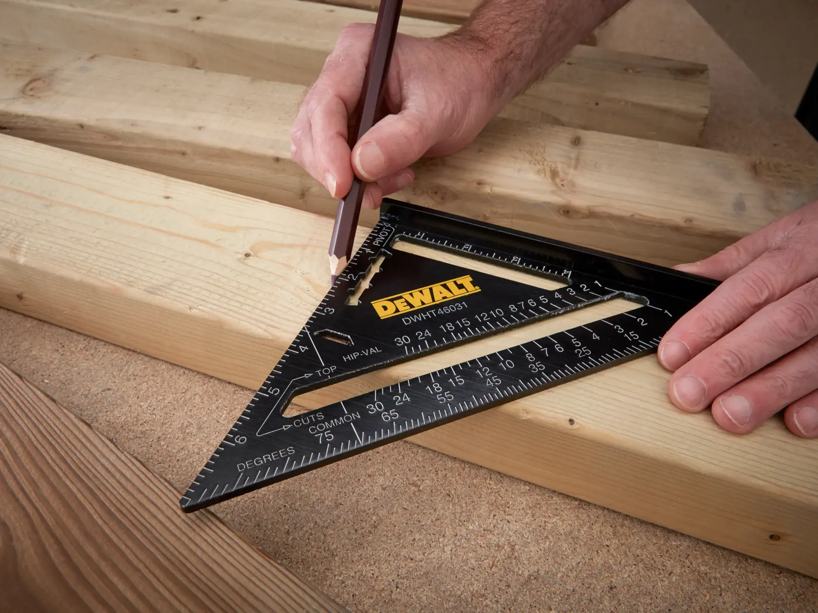 DEWALT® 7 инча (180 мм) Метричен дърводелски прав ъгъл