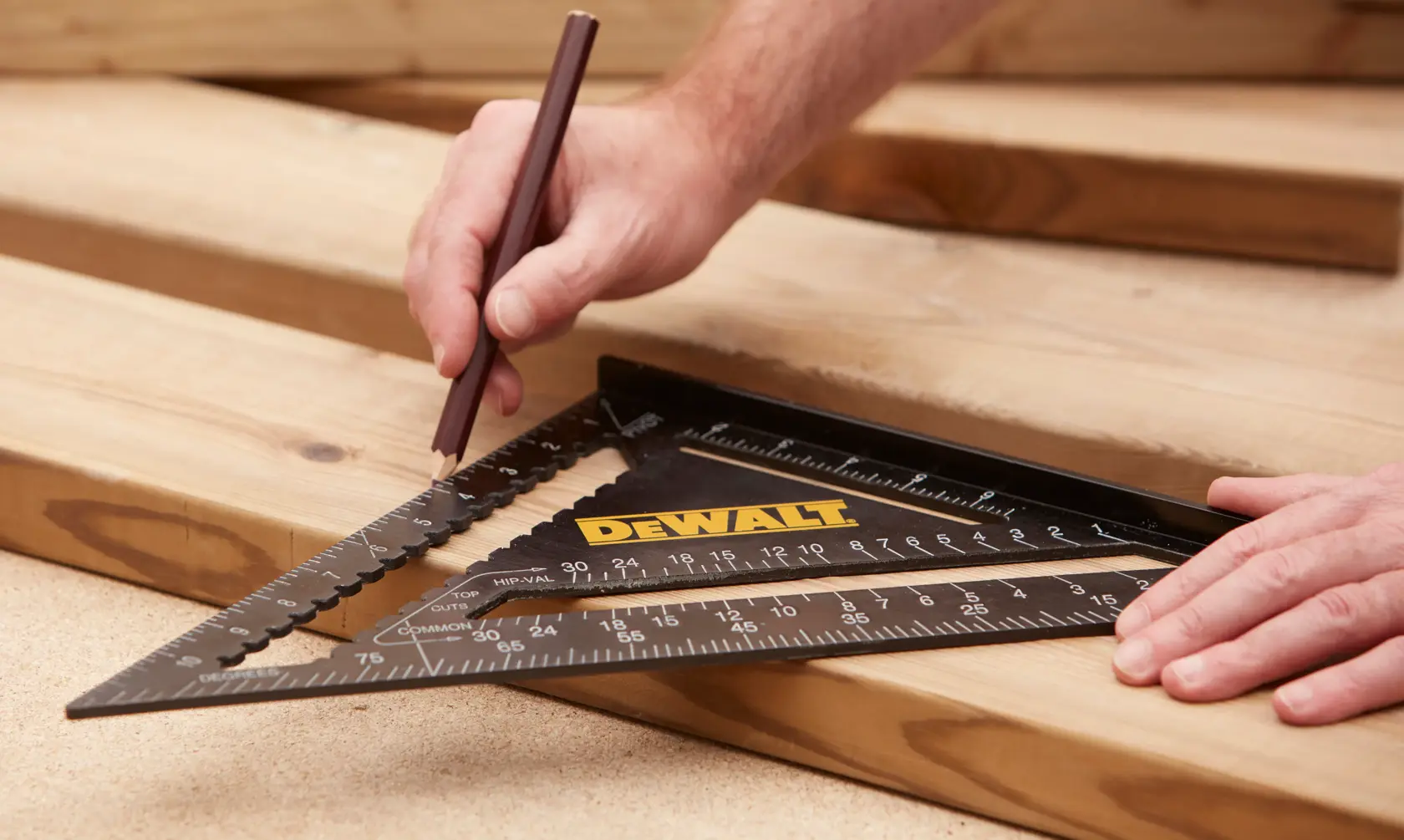 DEWALT® 12 инча (300 мм) метричен дърводелски винкел