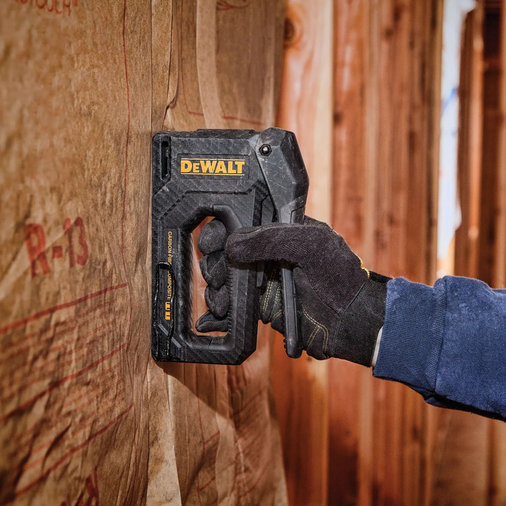 DEWALT® Такер от композит с въглеродни влакна