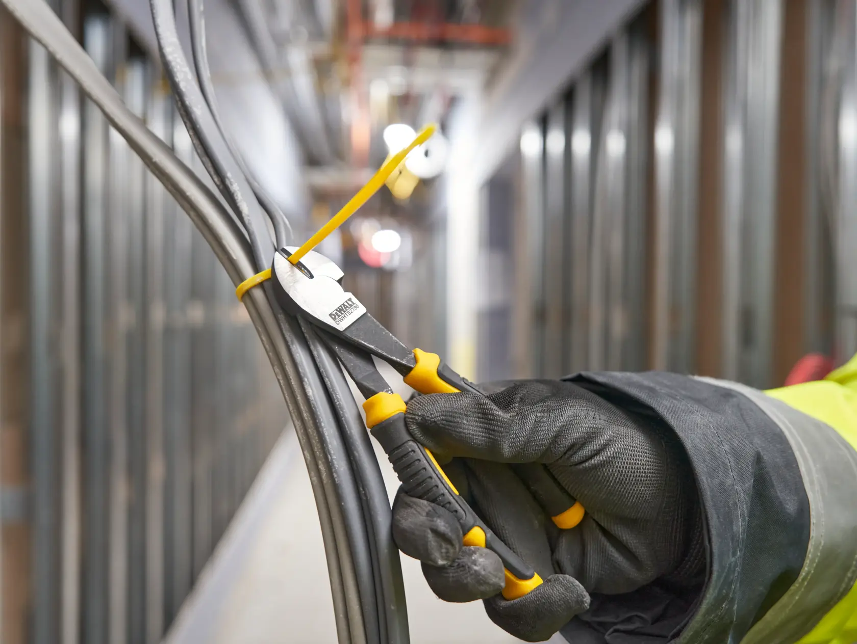 DEWALT® 160 мм LH Диагонални клещи