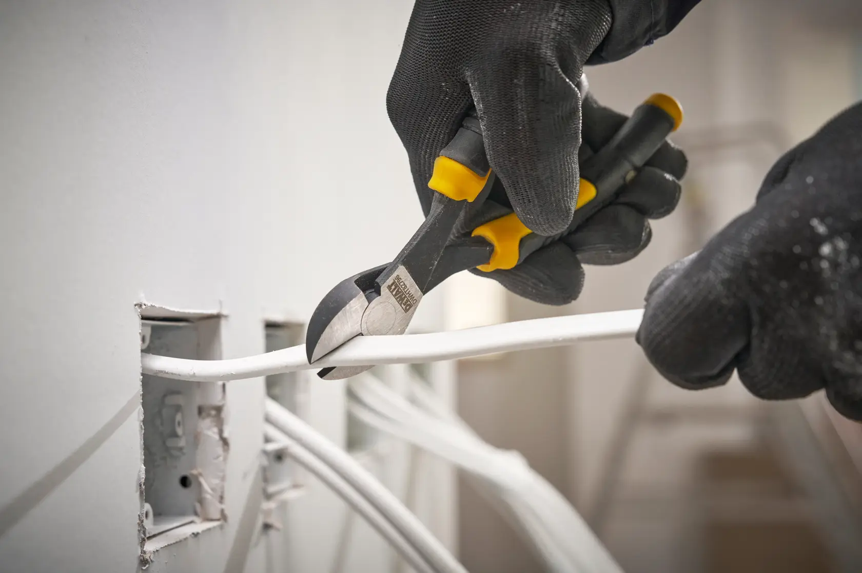 DEWALT® 160 мм LH Диагонални клещи