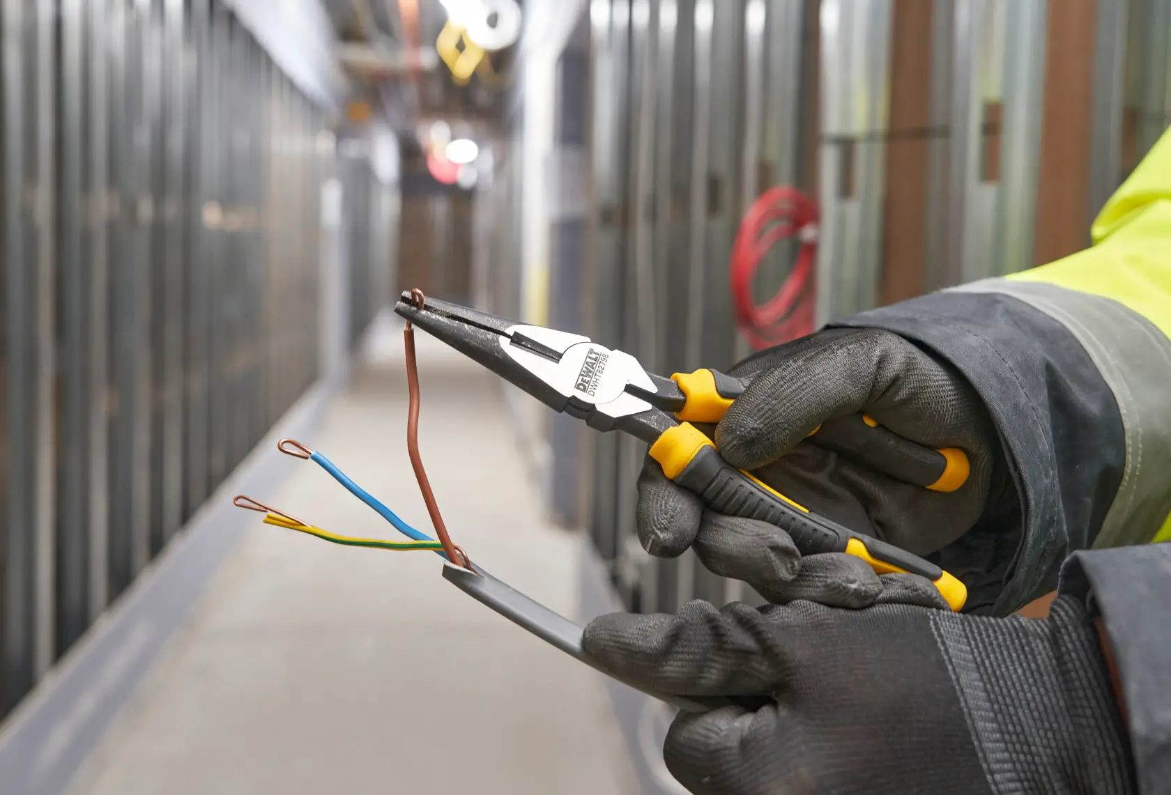 DEWALT® 200 mm LH Дългоусти клещи