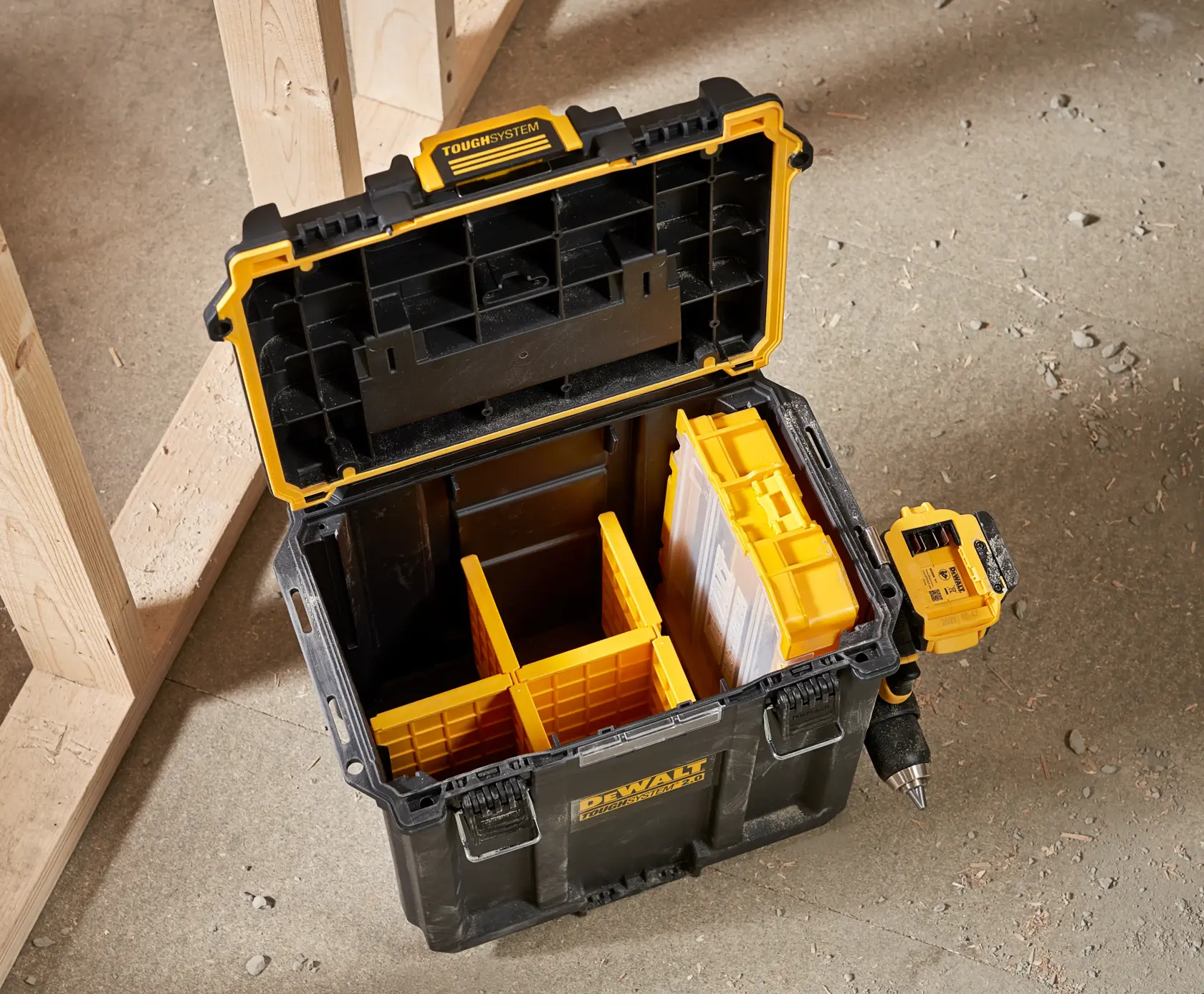 DEWALT® TOUGHSYSTEM® 2.0 Компактна дълбока кутия за съхранение с половин ширина